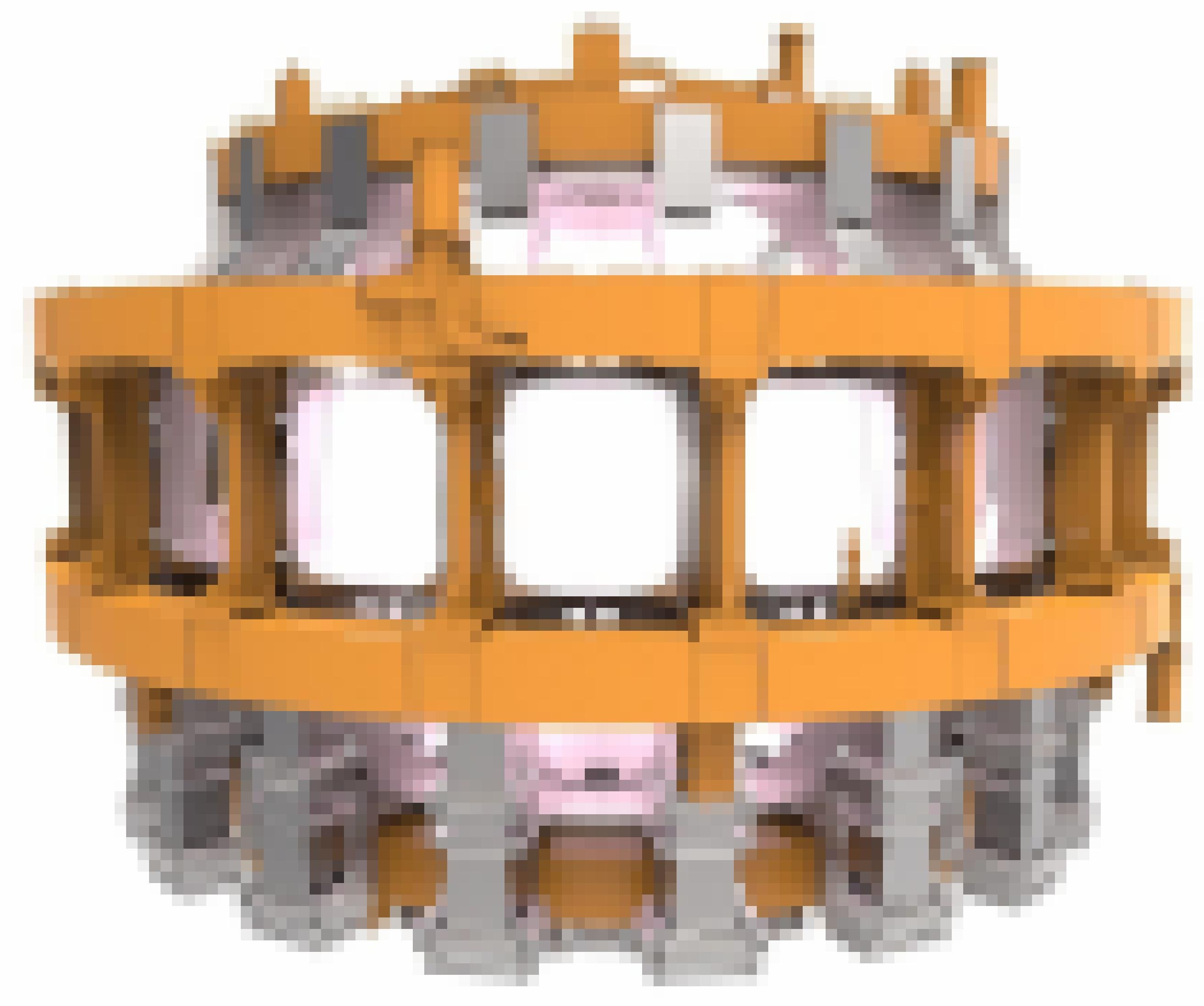 Ein 400 Tonnen schwerer Magnetring (orange) wird einmal das Plasmagefäß umschließen. Als Größenvergleich ist ein Mensch eingezeichnet.