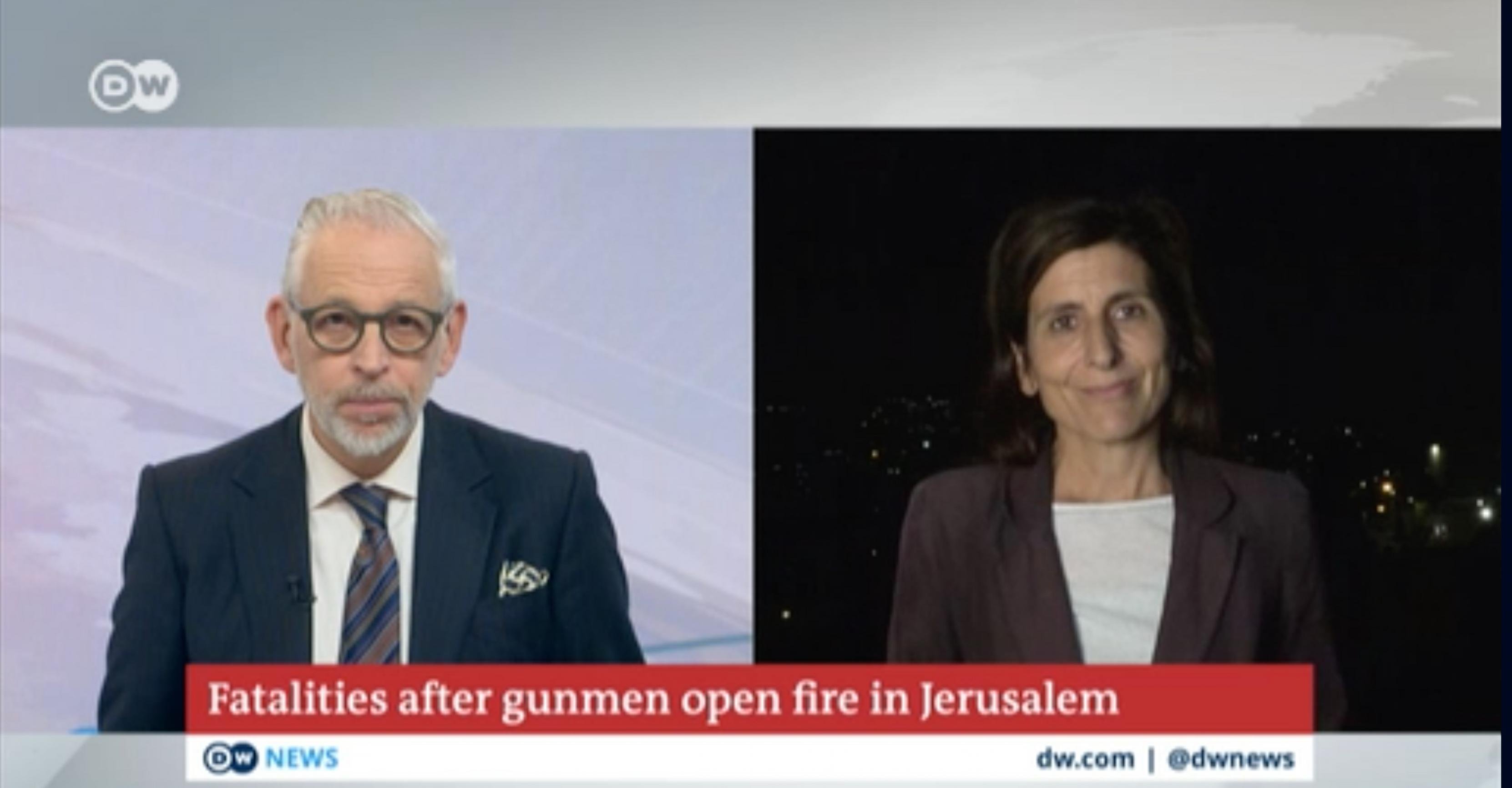 Ein doppelter Bildschirm zeigt die Korrespondentin Tania Krämer aus Jerusalem im Gespräch mit Gerhard Elfers von der Deutschen Welle.