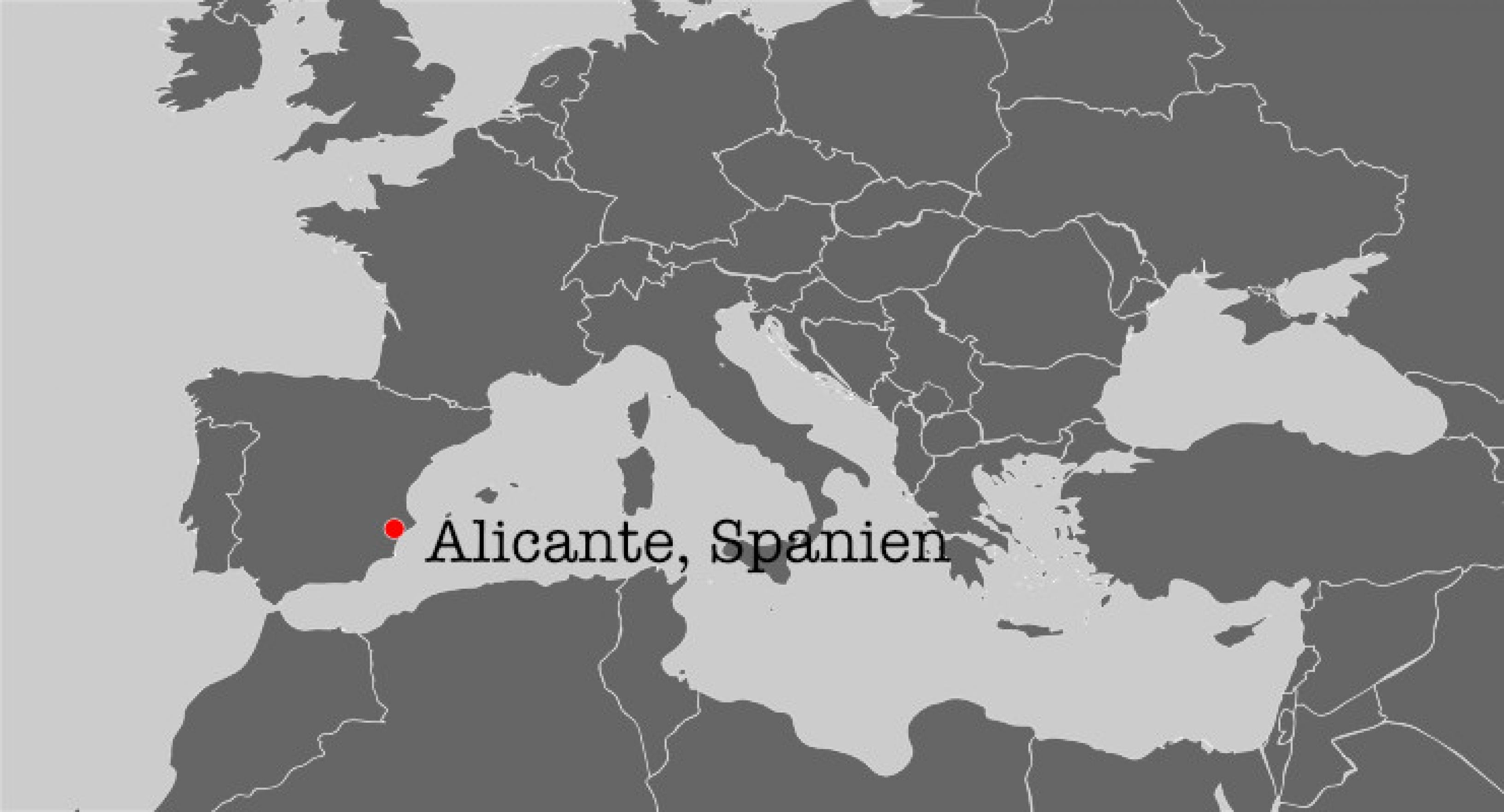 Eine Karte mit einem Ausschnitt des Mittelmeeres. Zu sehen ist die Lage der Stadt Alicante in Spanien, die durch einen roten Punkt markiert ist.
