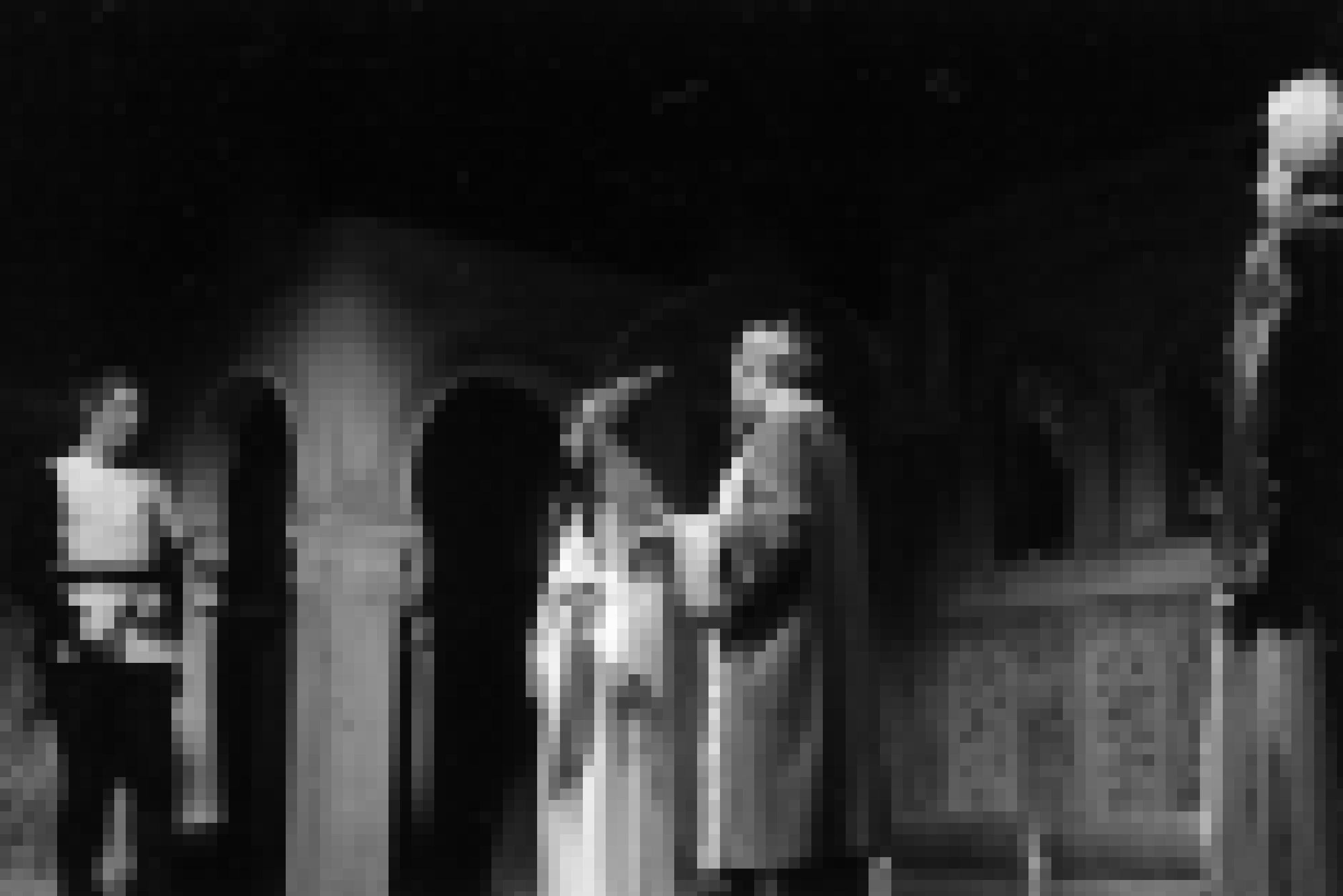 Szene aus „Nathan der Weise“ nach Kriegsende im Deutschen Theater Berlin. Vier Personen sind in „orientalischen“ Kostümen zu sehen.