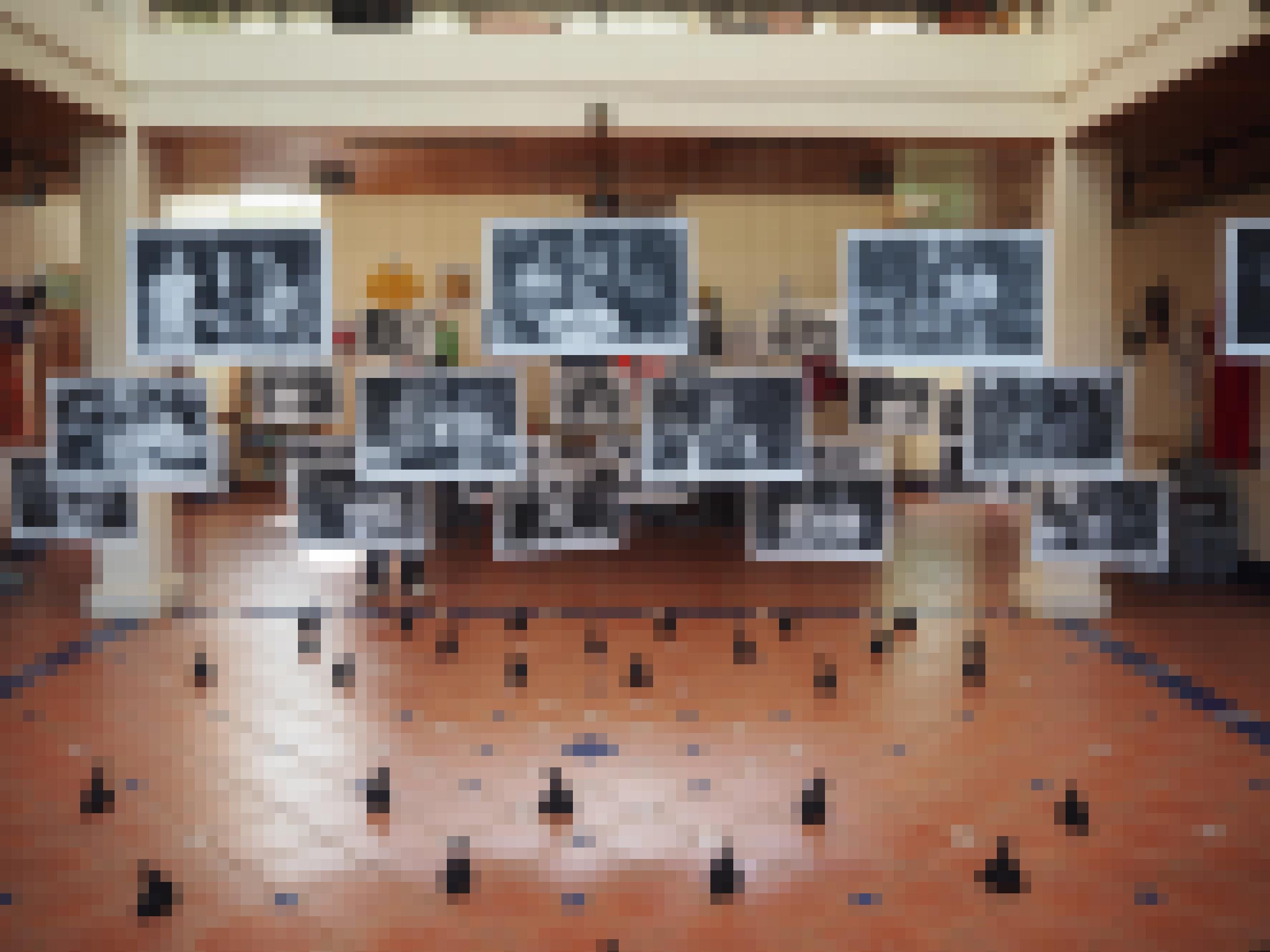 Im Foyer des Museums sind Schwarz-Weiß-Fotos der im Aufstand vom April 2018 Ermordeten Personen zwischen Decke und Boden aufgespannt. Sie schaukeln sachte mit jedem Windzug.