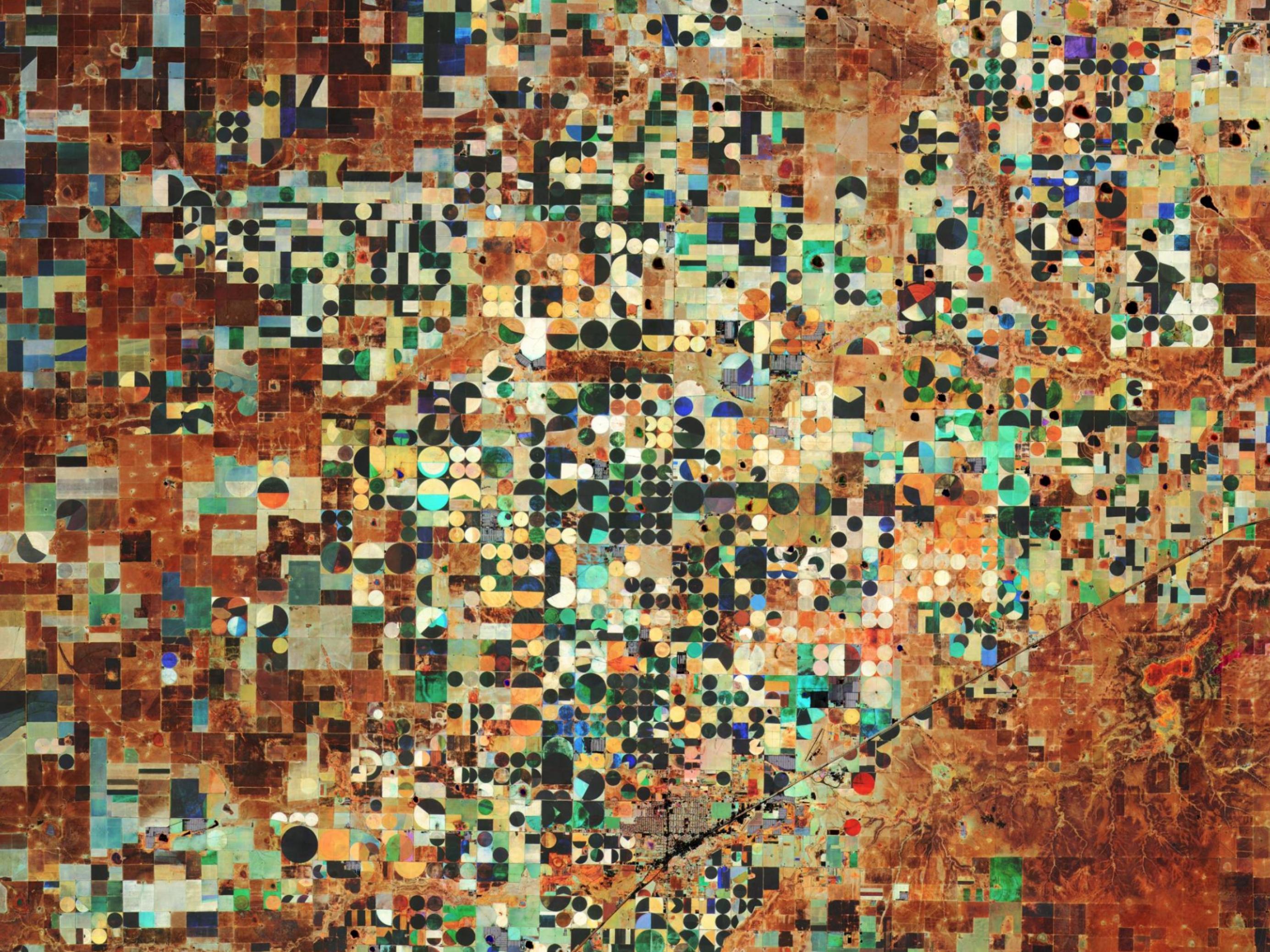 Ein wirr wirkendes Mosaik von bunten kreisrunden Flächen, jede davon ist der Radius einer Bewässerungsanlage.