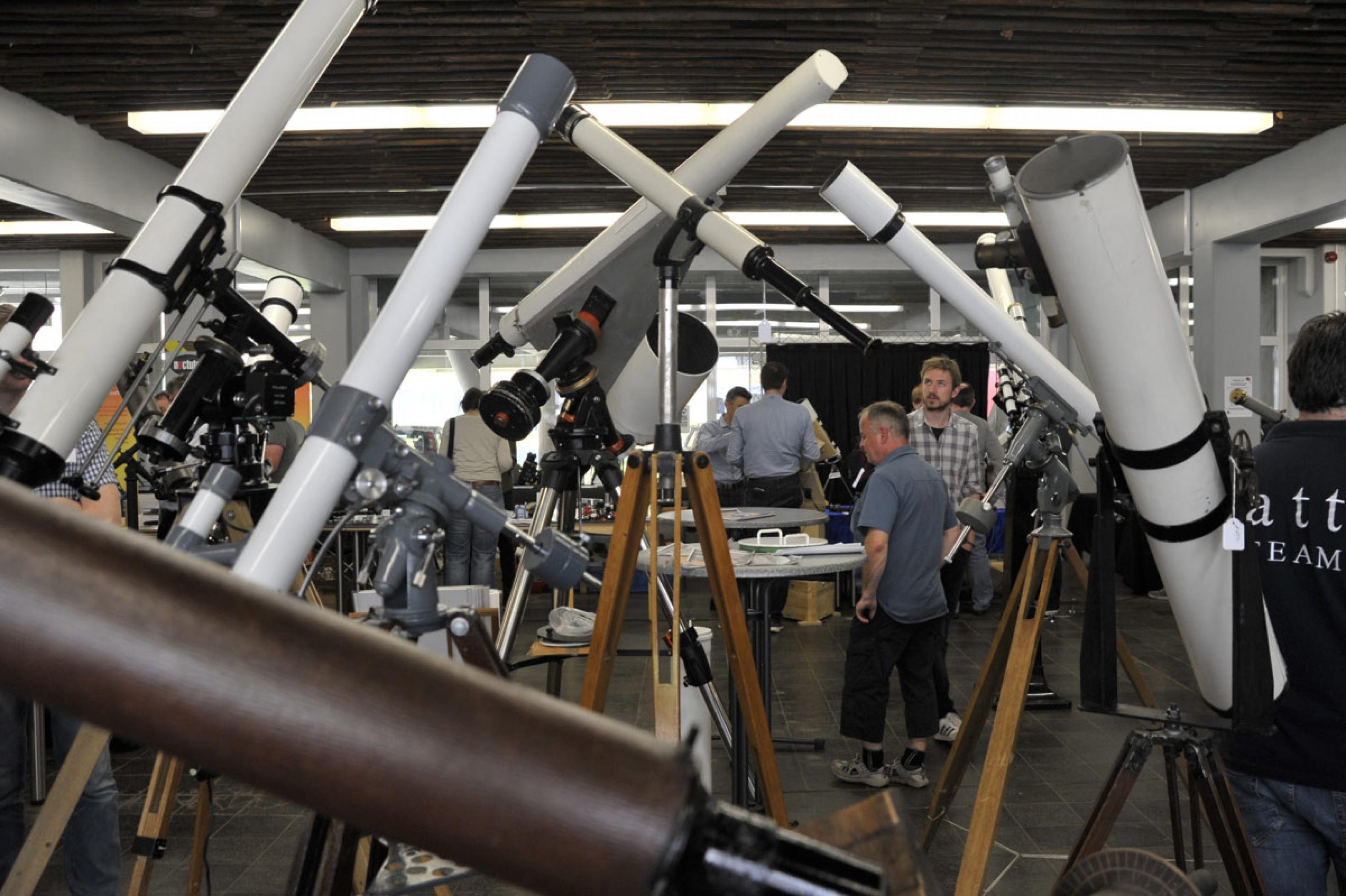 Fernrohrwald historischer Teleskope auf dem ATT in Essen.