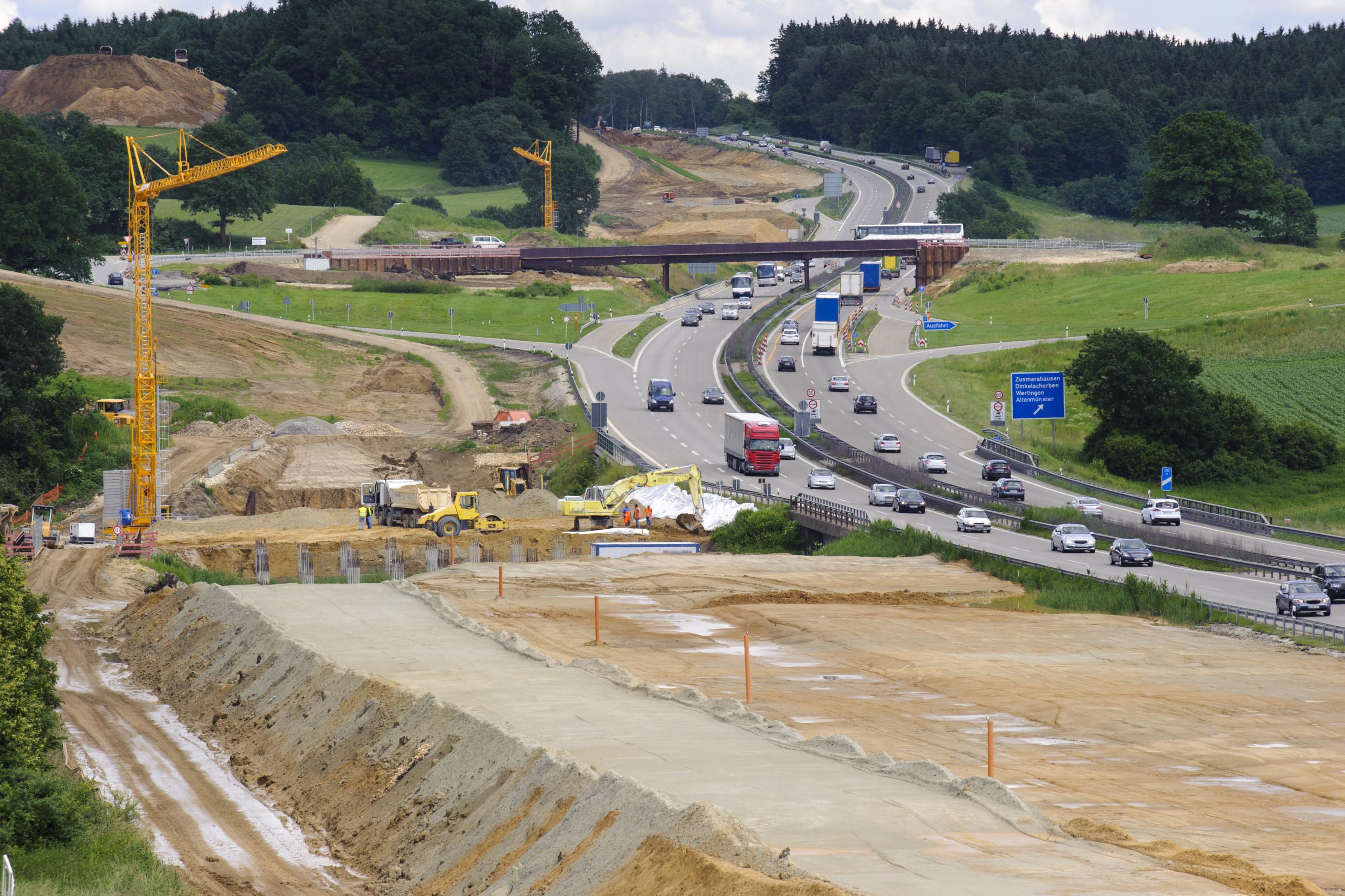 Mittel für den Bau und Erhalt von Autobahnen in Deutschland bleiben unter FDP-Verkehrsminister unverändert hoch.