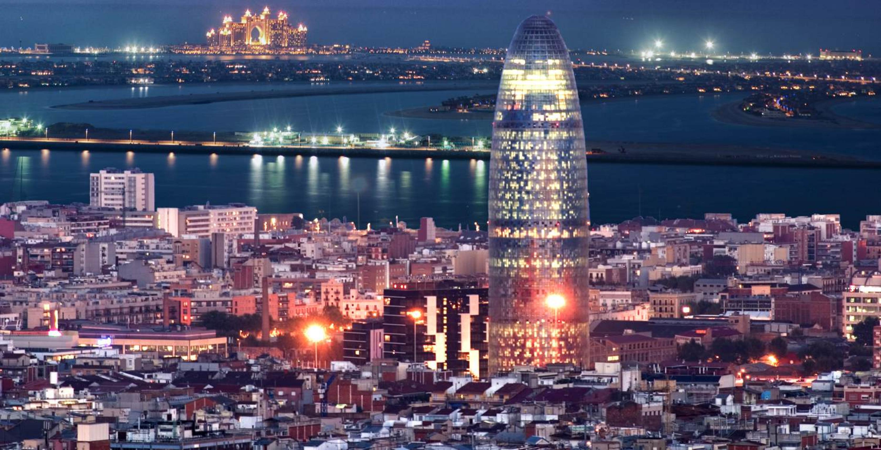 Eine Projekt-Idee des Unternehmers Karl Jacobi ist der Bau einer Insel nach dem Vorbild von Dubai vor der Küste von Barcelona, die den Namen der Stadt weithin lesbar machen soll. Hier eine Fotomontage.