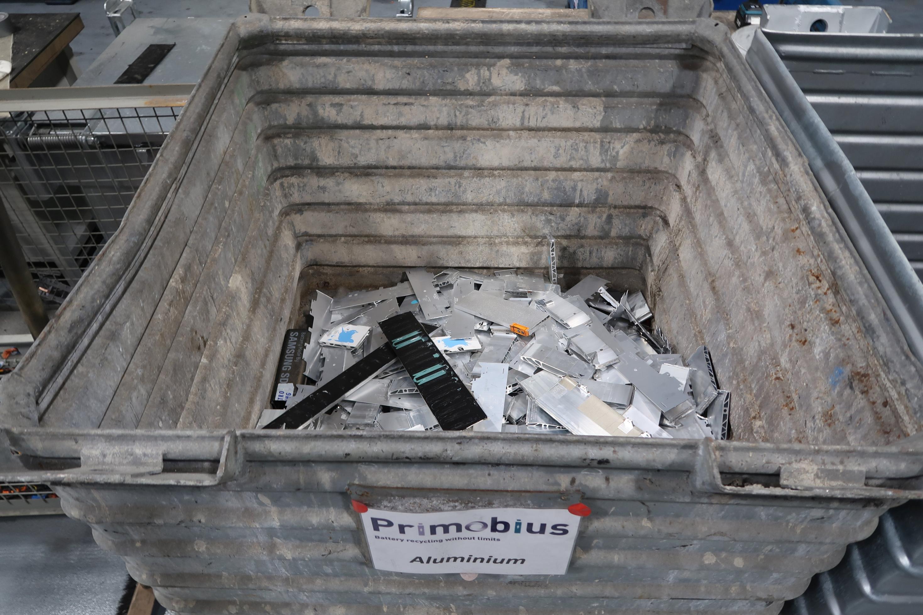 Aluminium-Platten lagern in einem Container