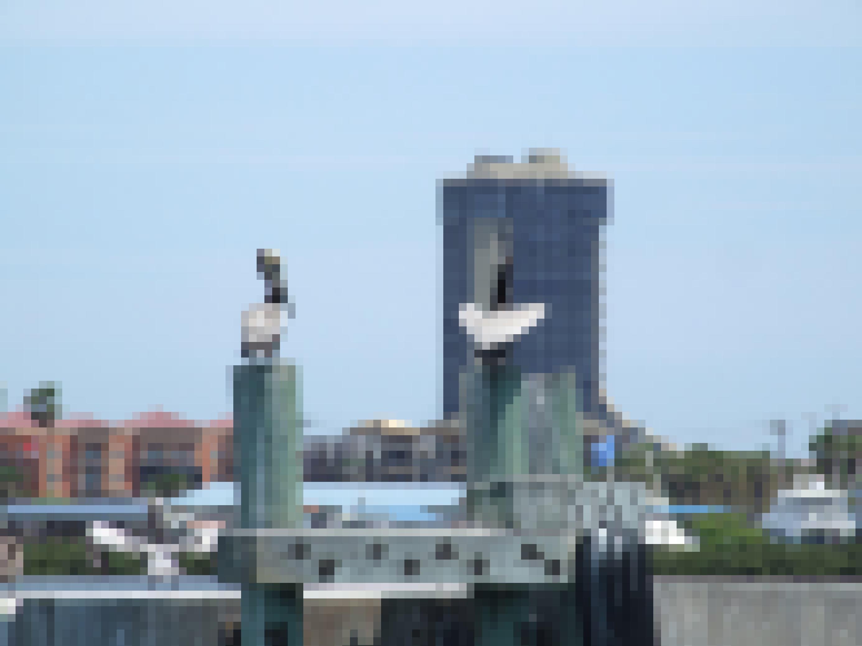 Artenreichtum ist in Texas eng mit dem Menschen verbunden: Braunpelikane im Hafen.