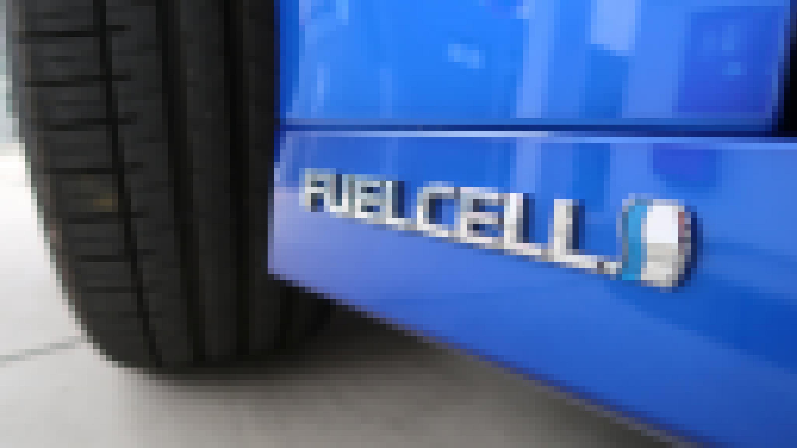 An der Tür des Toyota Mirai prangt die Aufschrift „Fuel Cell“