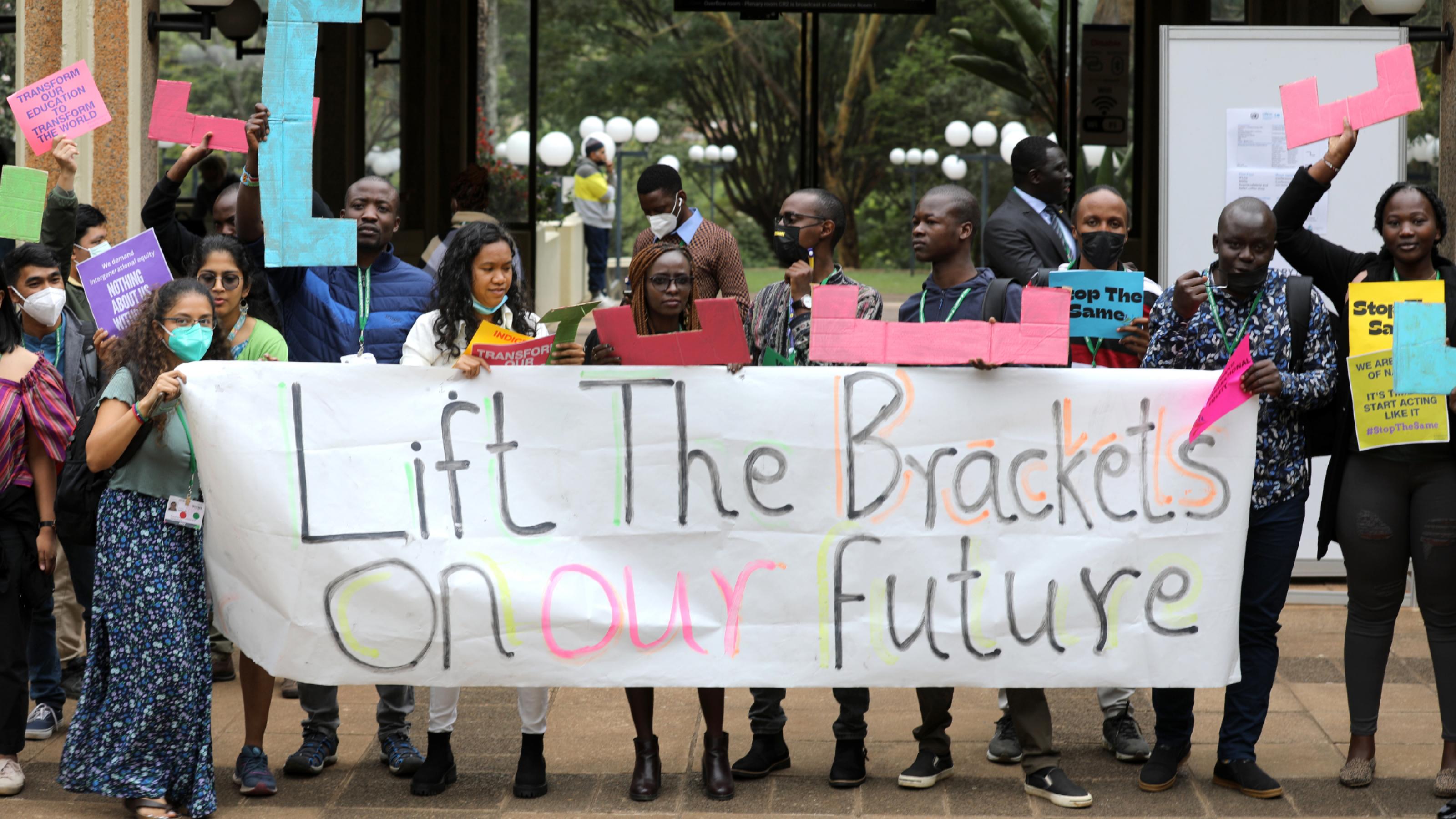 Protestplakat mit der Aufschrift: Blockiert nicht unsere Zukunft