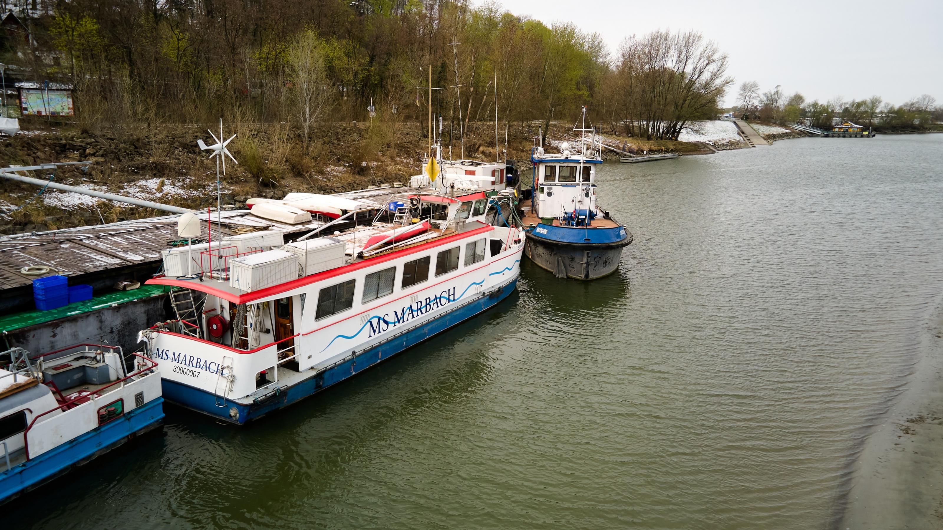 Das Passagierschiff MS Marbach im Hafen des Vereins „FHS – Freunde Historischer  Schiffe“