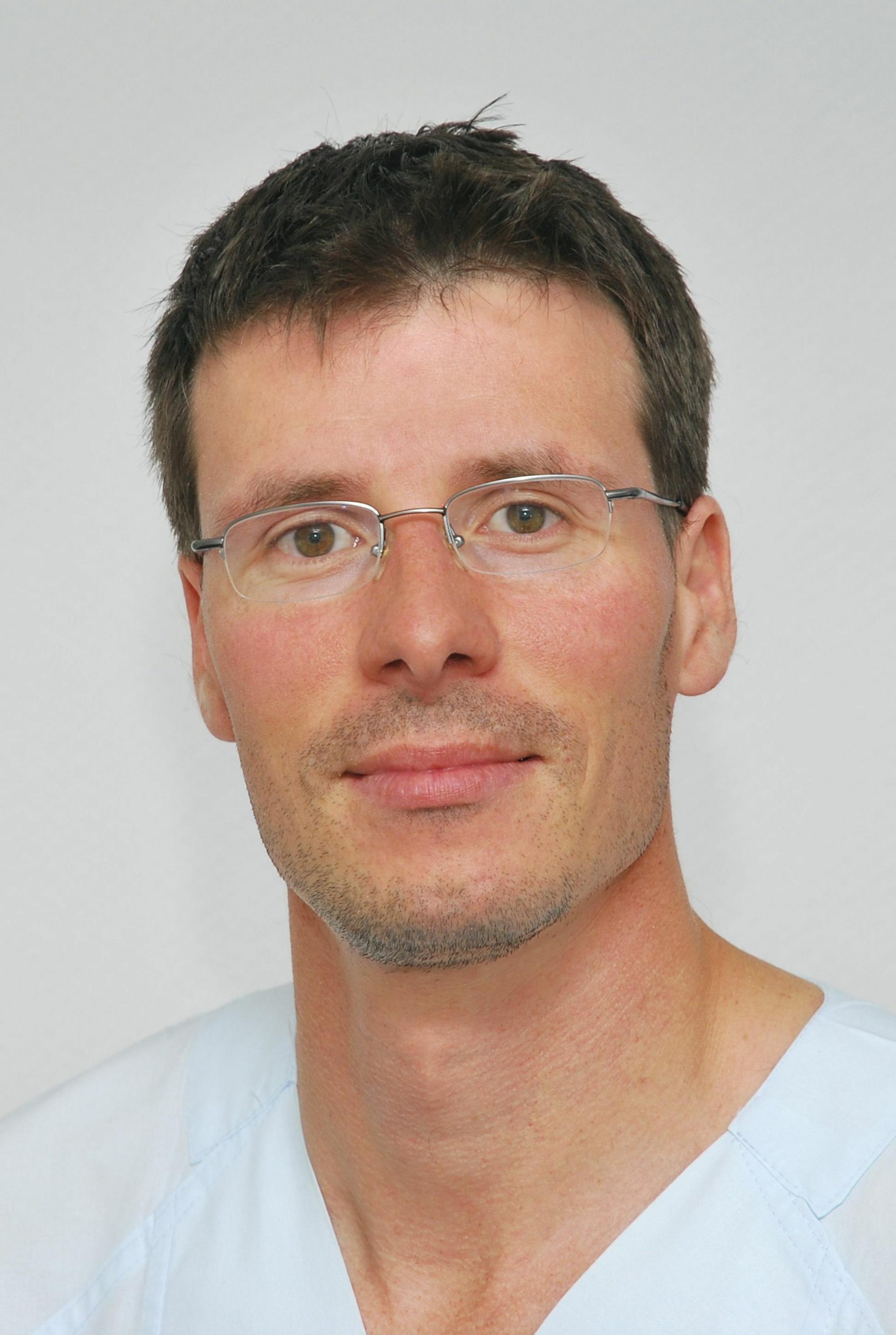 Porträtfoto von Daniel Vilser, ein junger Kinderkardiologe am Universitätsklinikum Jena.