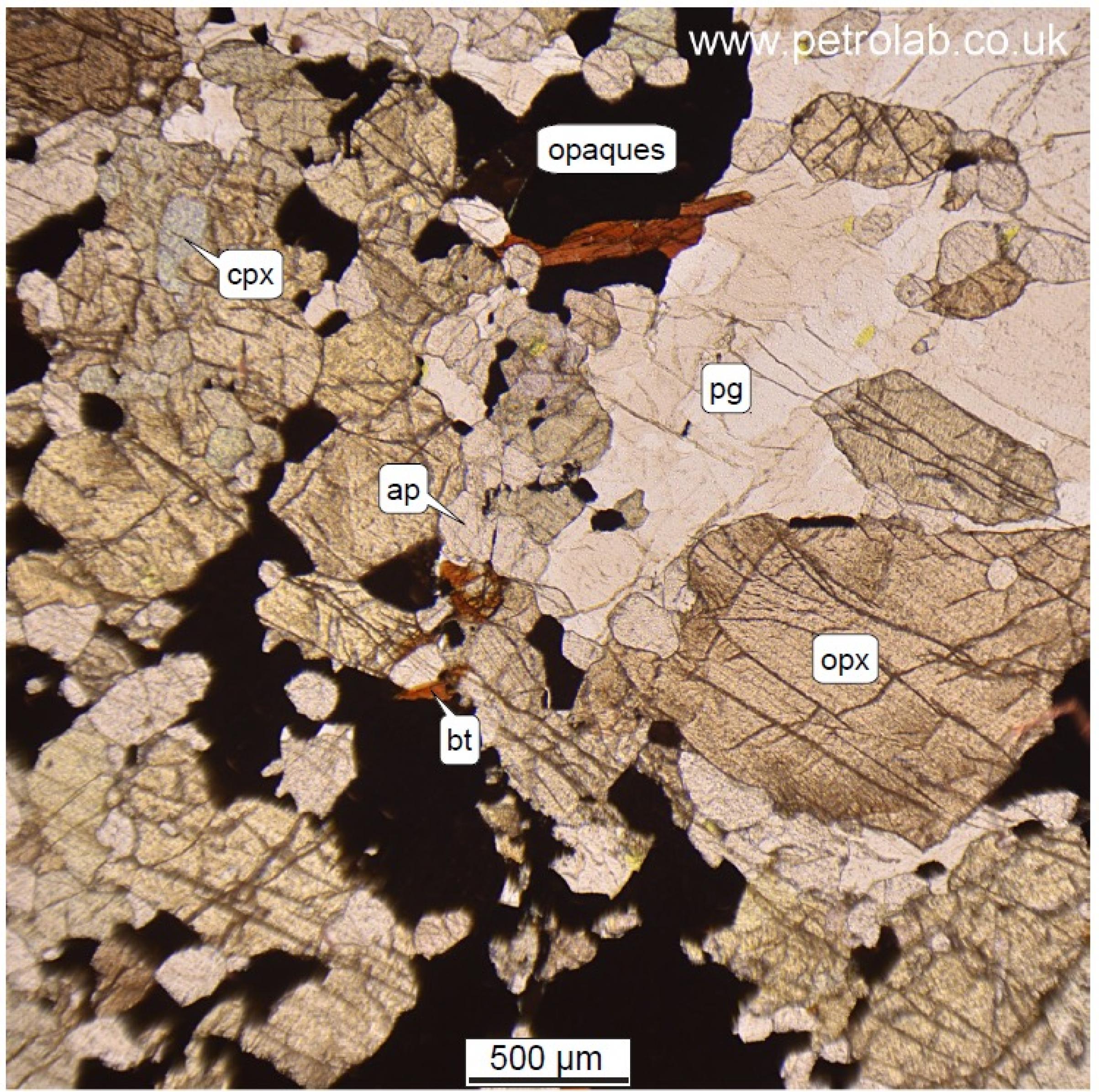 Ein Muster aus verschiedenen Kristallen, ähnlich einer Landkarte eines Archipels