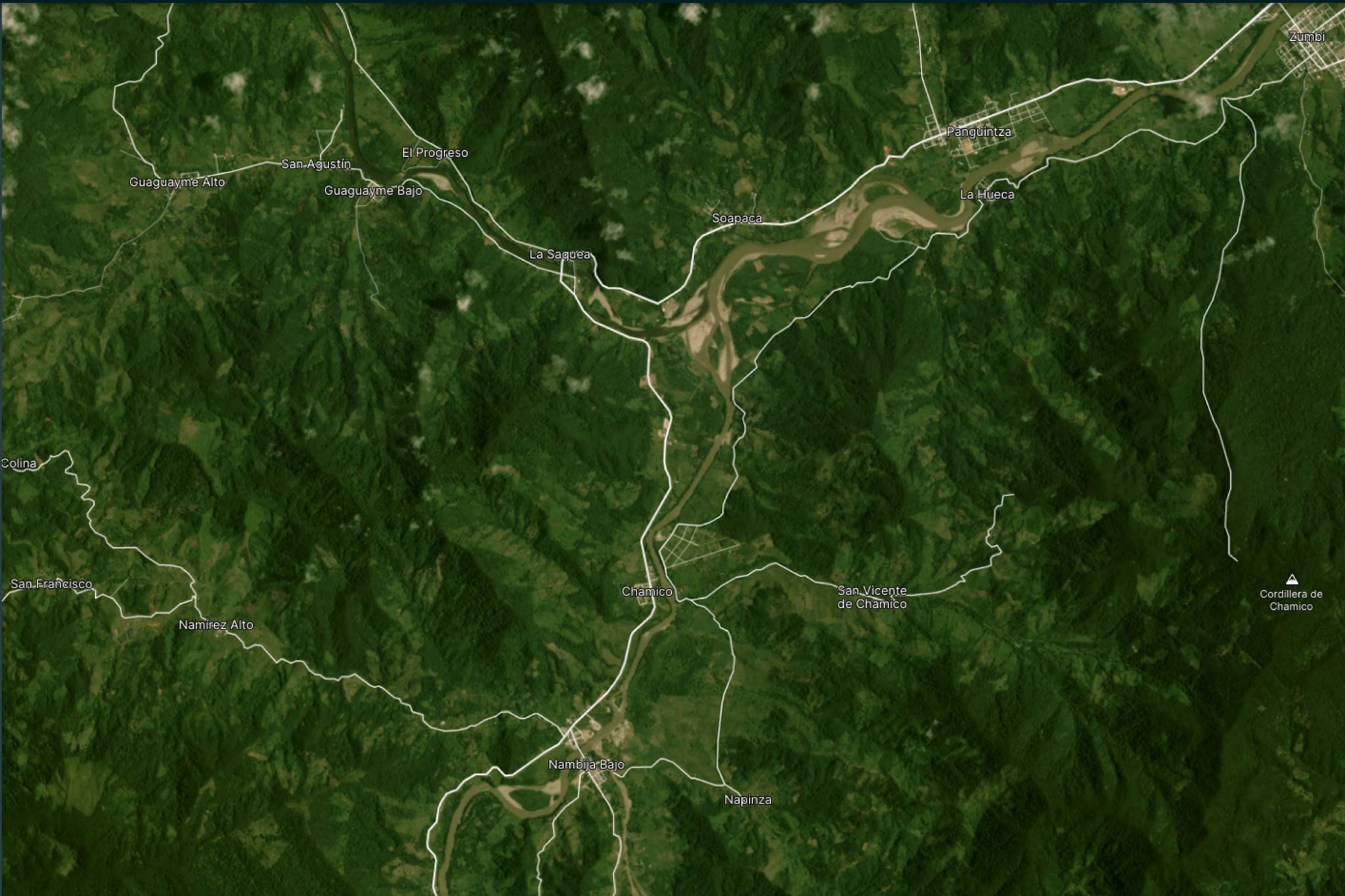 Satellitenbild des Rio Zamora bei Panguintza/Ecuador aus 2016. Erkenbar sind einige kleinere Minenaktivitäten entlang des Flusses.