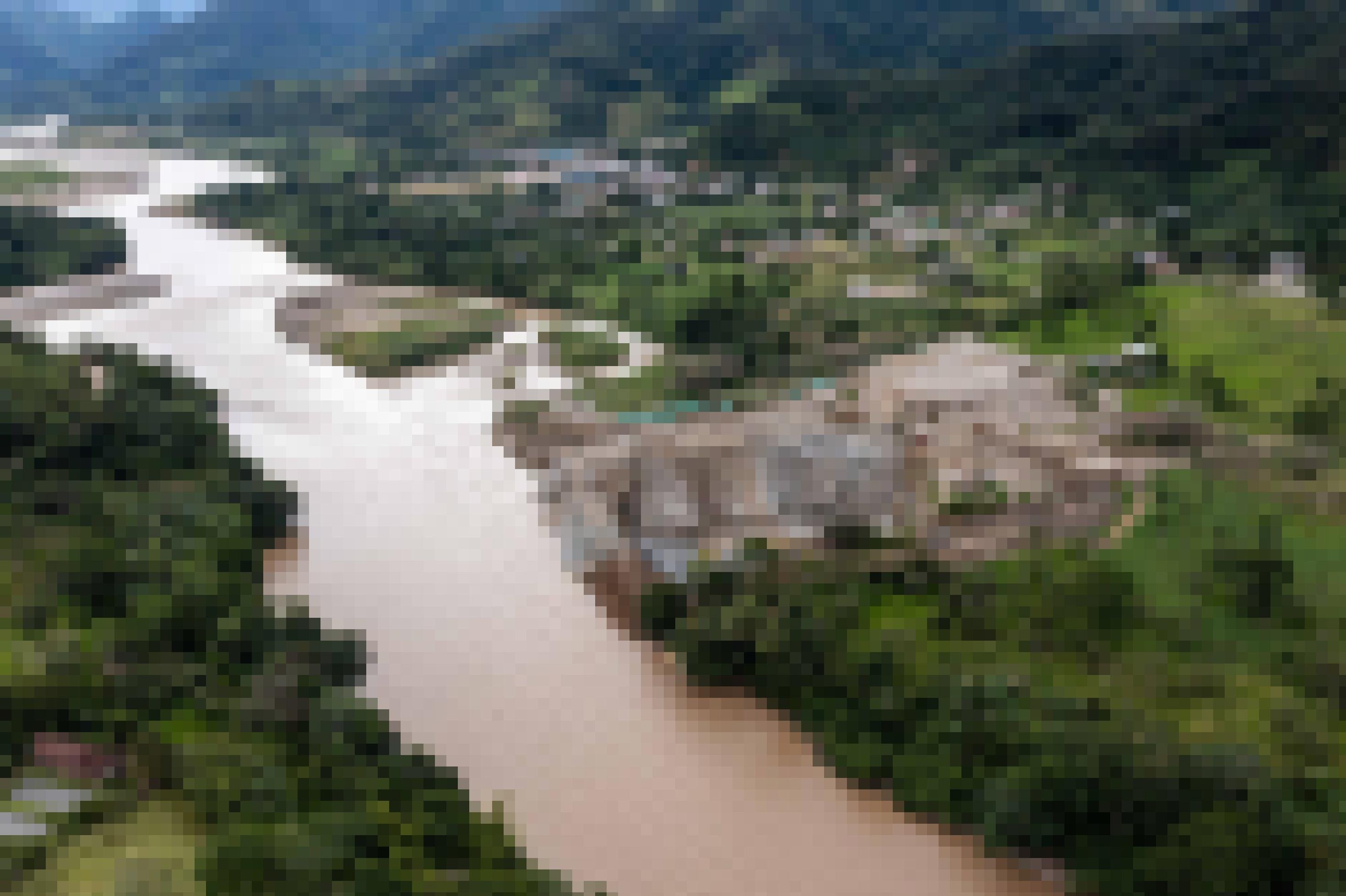 Luftbild zeigt eine illegala Goldmine nahe Panguintza/Ecuador
