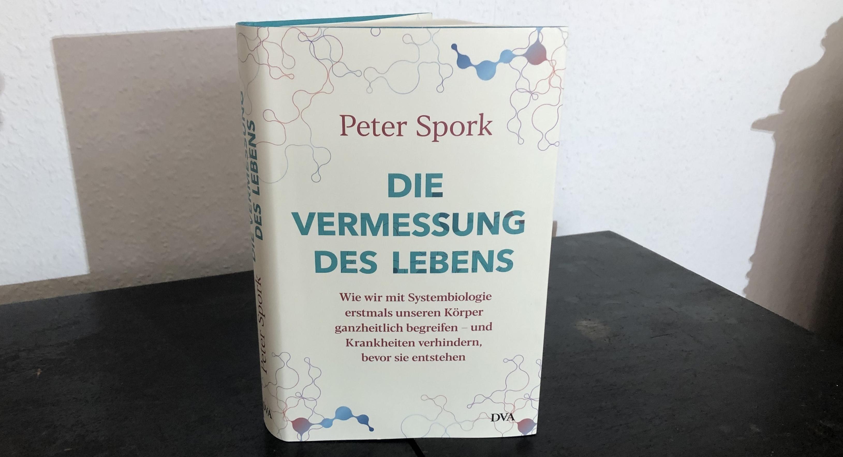 Buchcover: Die Vermessung des Lebens. Wie wir mit Systembiologie erstmals unseren Körper ganzheitlich begreifen – und Krankheiten verhindern, bevor sie entstehen.