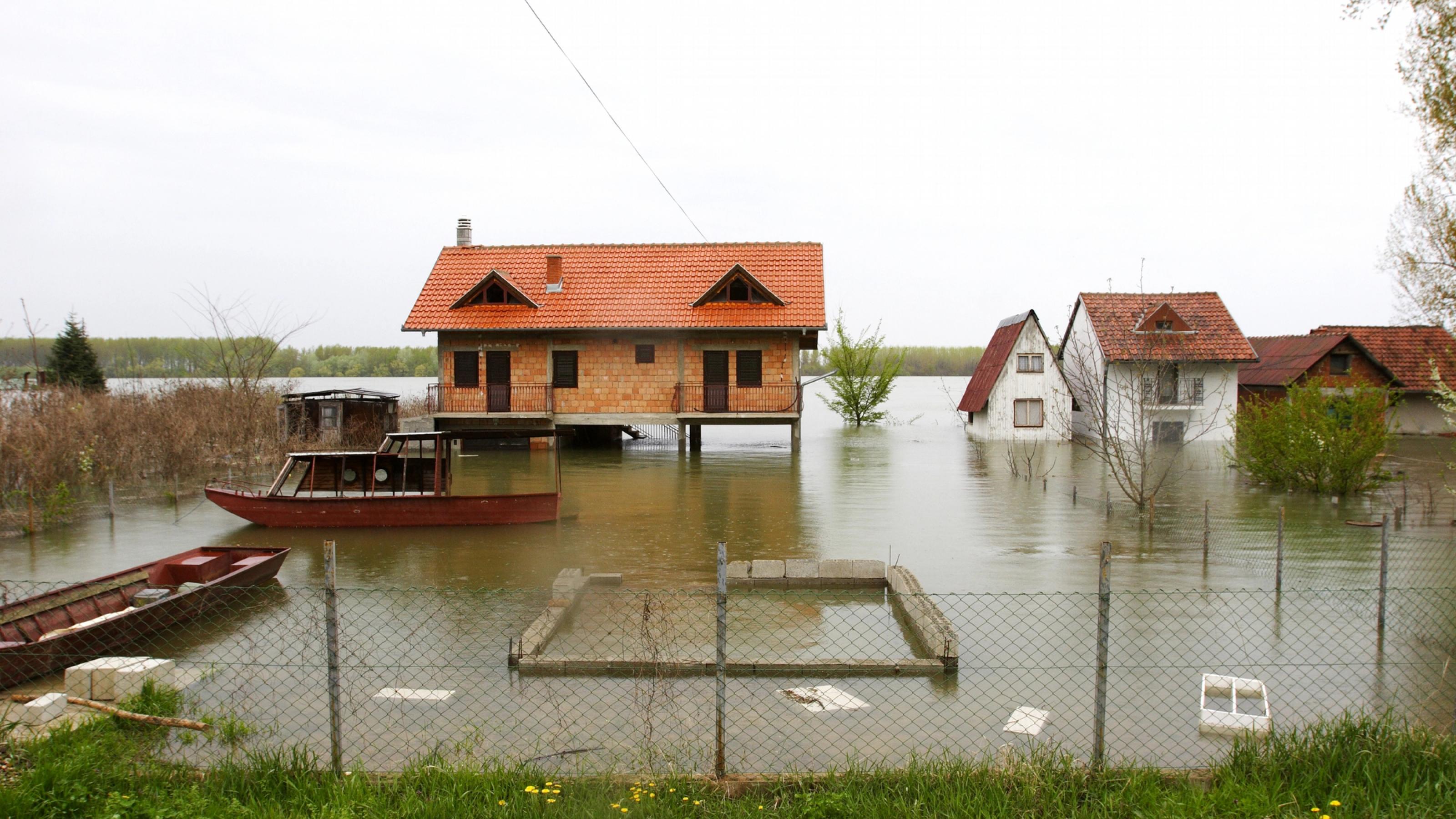 Überschwemmungen können großen Schaden anrichten – rechtzeitige Warnungen können Leben retten.