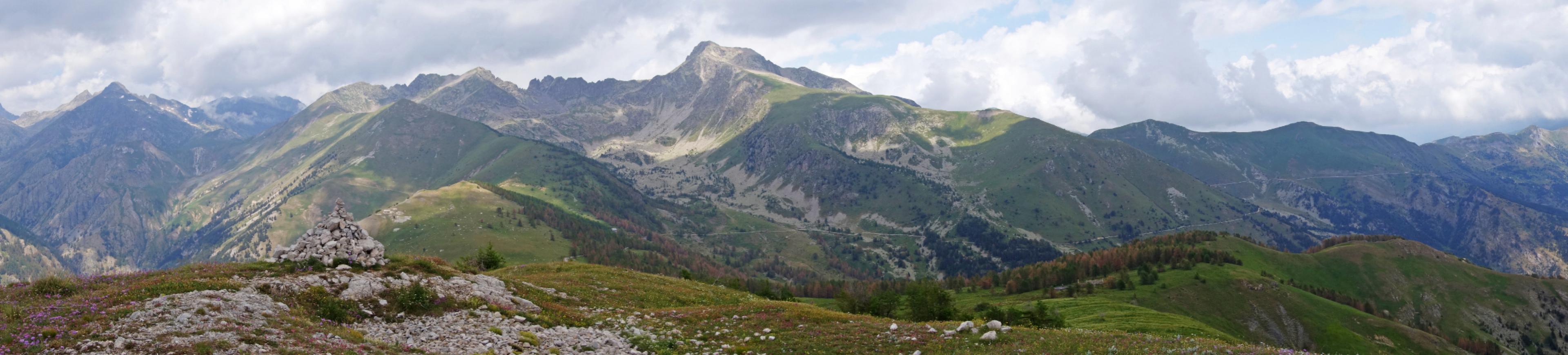 Panorama  eines alpinen Hochgebirges
