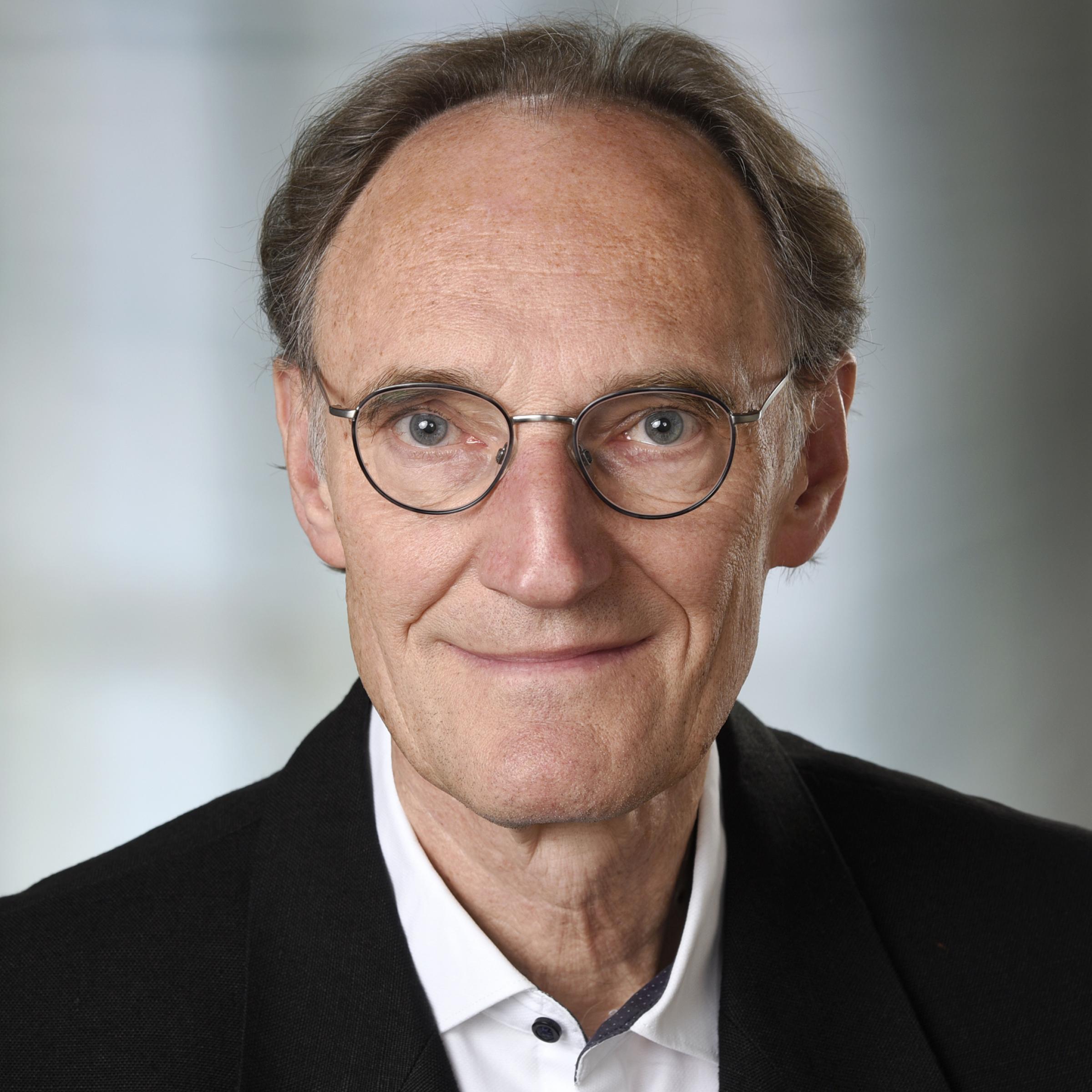 Porträtfoto von Dr. Henning Engeln. Der Wissenschaftsjournalist, Biologe und Buchautor war viele Jahre lang Redakteur bei GEO und ist jetzt Mitglied der Riffreporter eG
