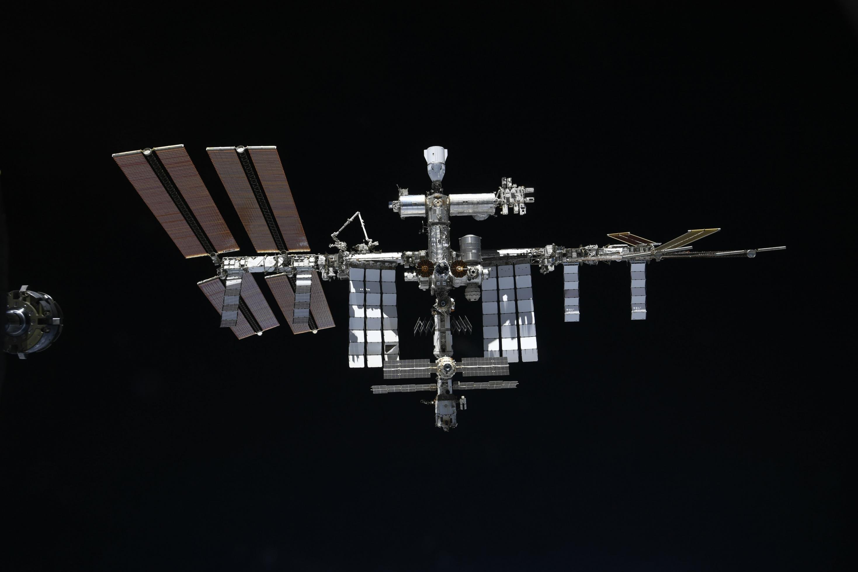 Die Internationale Raumstation ISS kurz nach dem Abdocken eines Sojus-Raumschiffs.