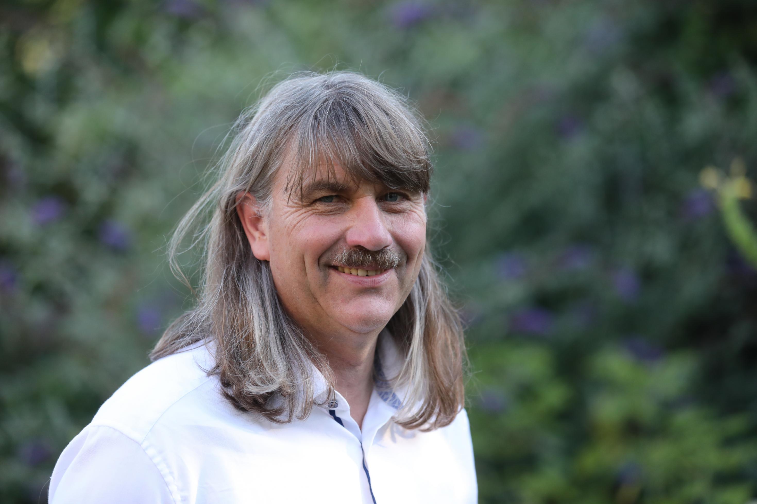 Porträt Tumbrinck in weißem Hemd