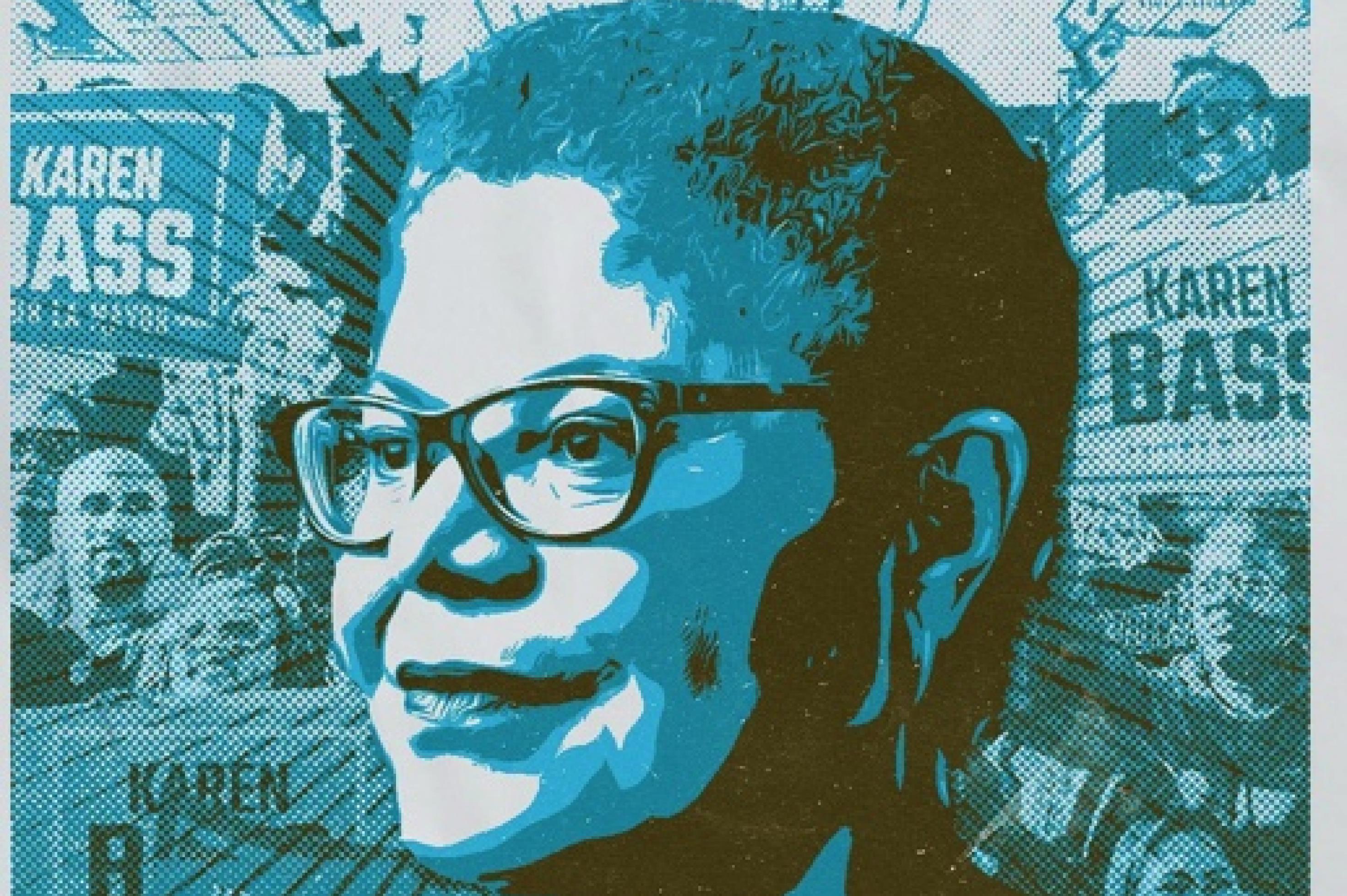 EineWahlplakat mit einer Illustration von Karen Bass – kurzer Afro, Brille, Blick vorwärts vor dem Hintergrund von Menschen, die für sie protestieren