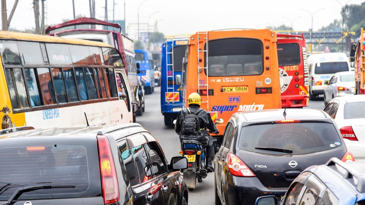 Fehlende Verkehrsstrategie in Kenia: Breitere Straßen, trotzdem mehr Stau