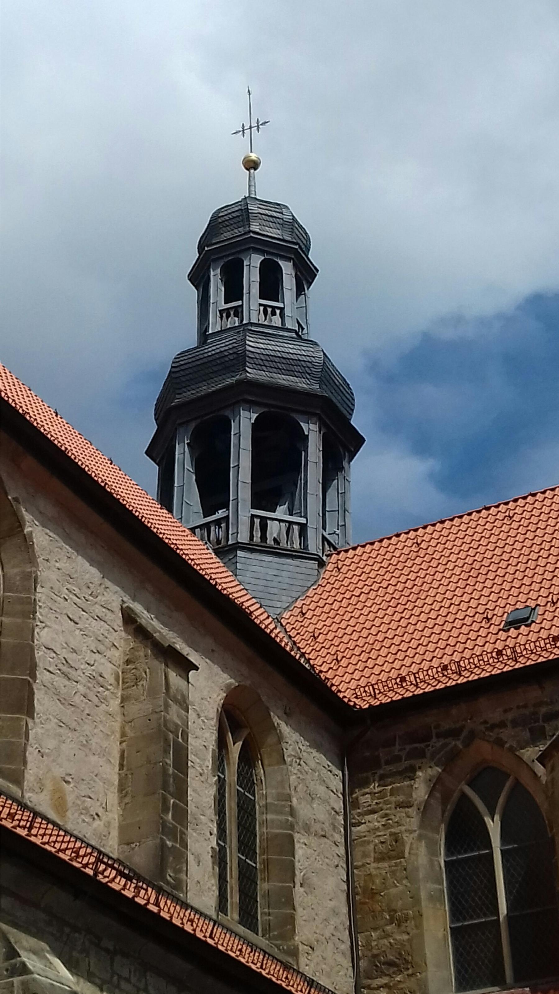 Der Kirchturm der Klosterkirche St. Michael in Marienrode