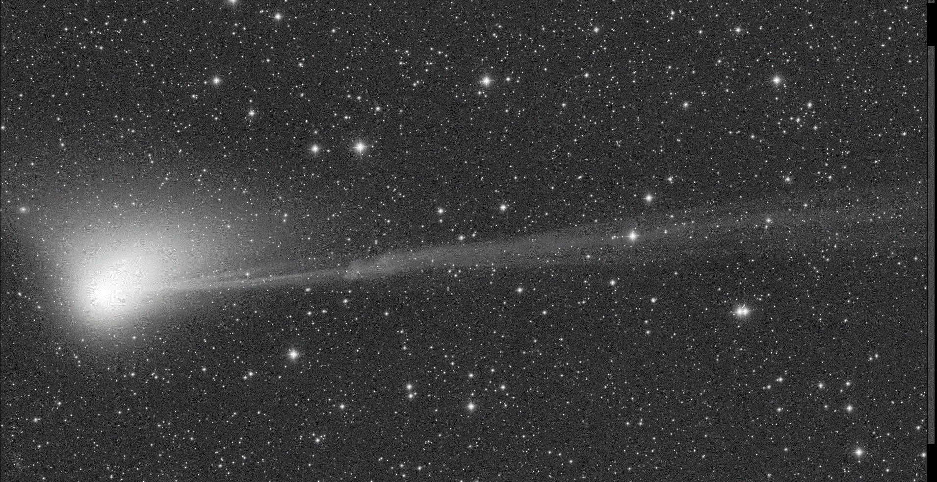 Eine Animation zeigt einen Kometen, dessen Ionenschweif sich von links nach rechts erstreckt. Verdichtungen im Schweif bewegen sich rasch vom Kometen weg.