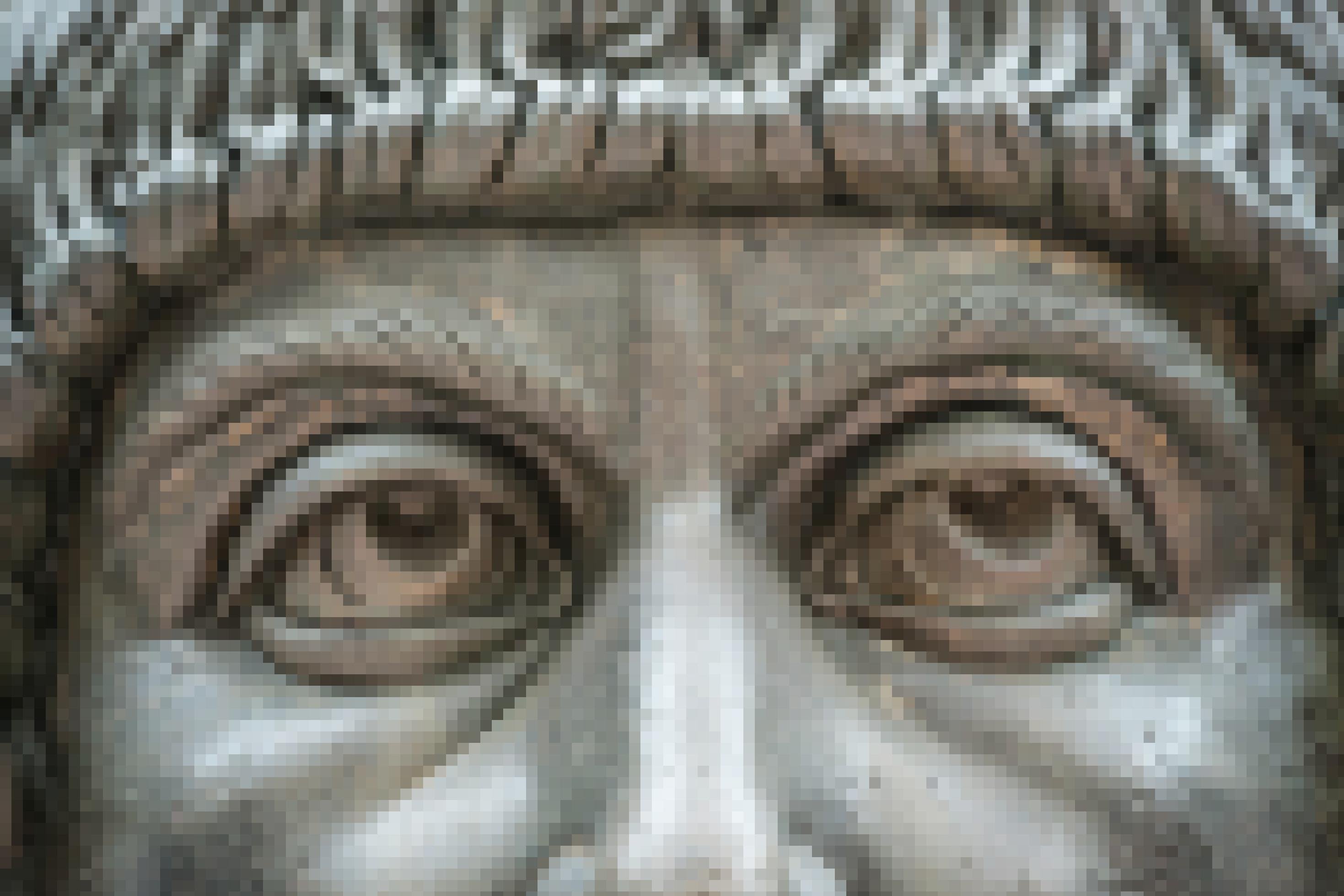 Detail einer Statue des römischen Kaisers Konstantin der Große, zu sehen sind nur die Augen