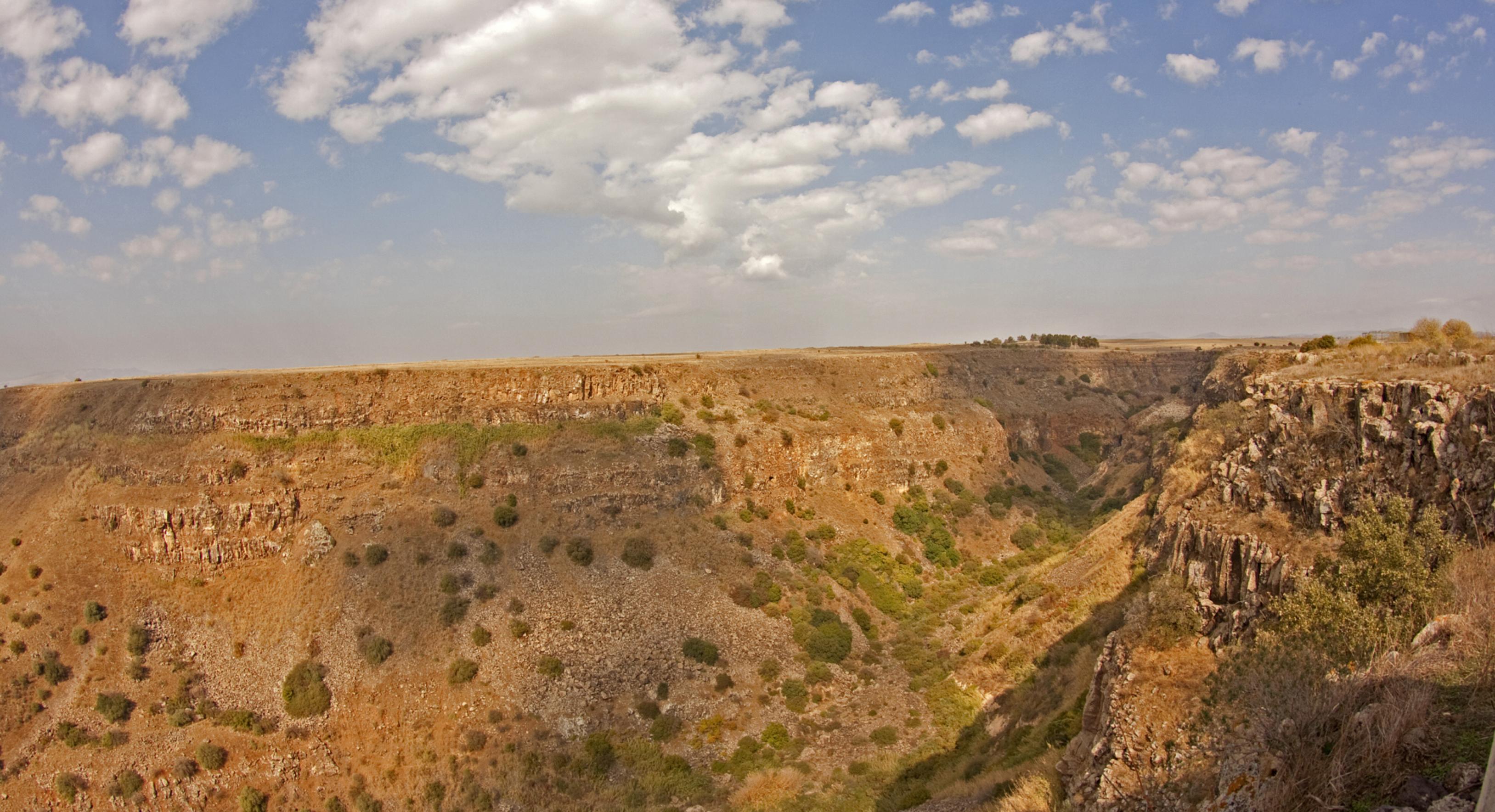 Die Klippen des Gamla-Naturschutzgebietes, Sandseinfelsen in der Wüste