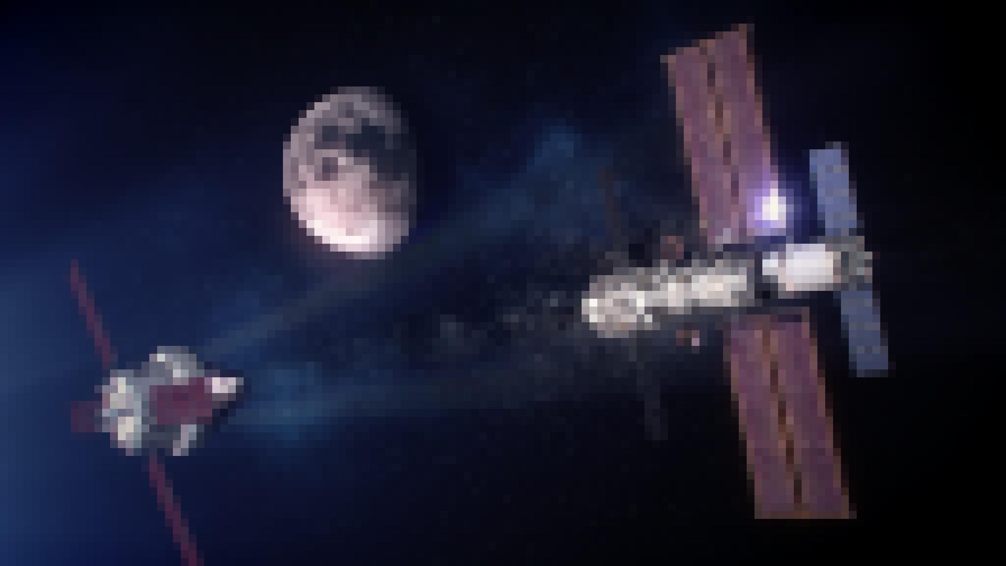 Eine künstlerische Weltraum-Darstellung des Lunar Gateway (rechts). Einer Raumstation, die in Zukunft den Mond umkreisen soll (mittig im Hintergrund). Von links flliegt das Orion-Raumschiff ins Bild – dem Raumschiff, mit dem die US-Raumfahrtbehörde NASA seine Crew-Mitglieder zum Mond bringen will.