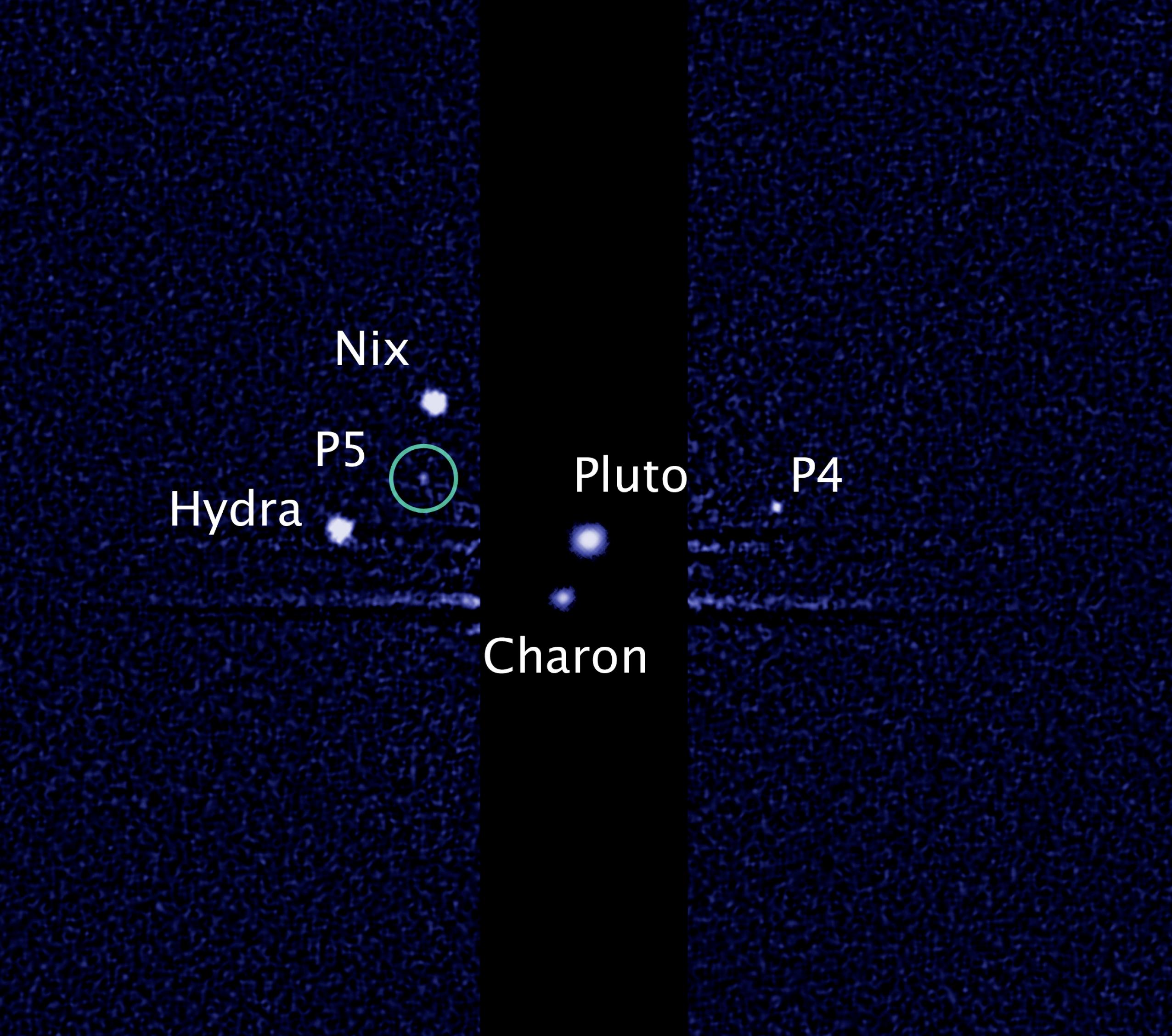 Pluto und seine seit 2012 fünf bekannten Monde sind damals nur als Pünktchen erkennbar