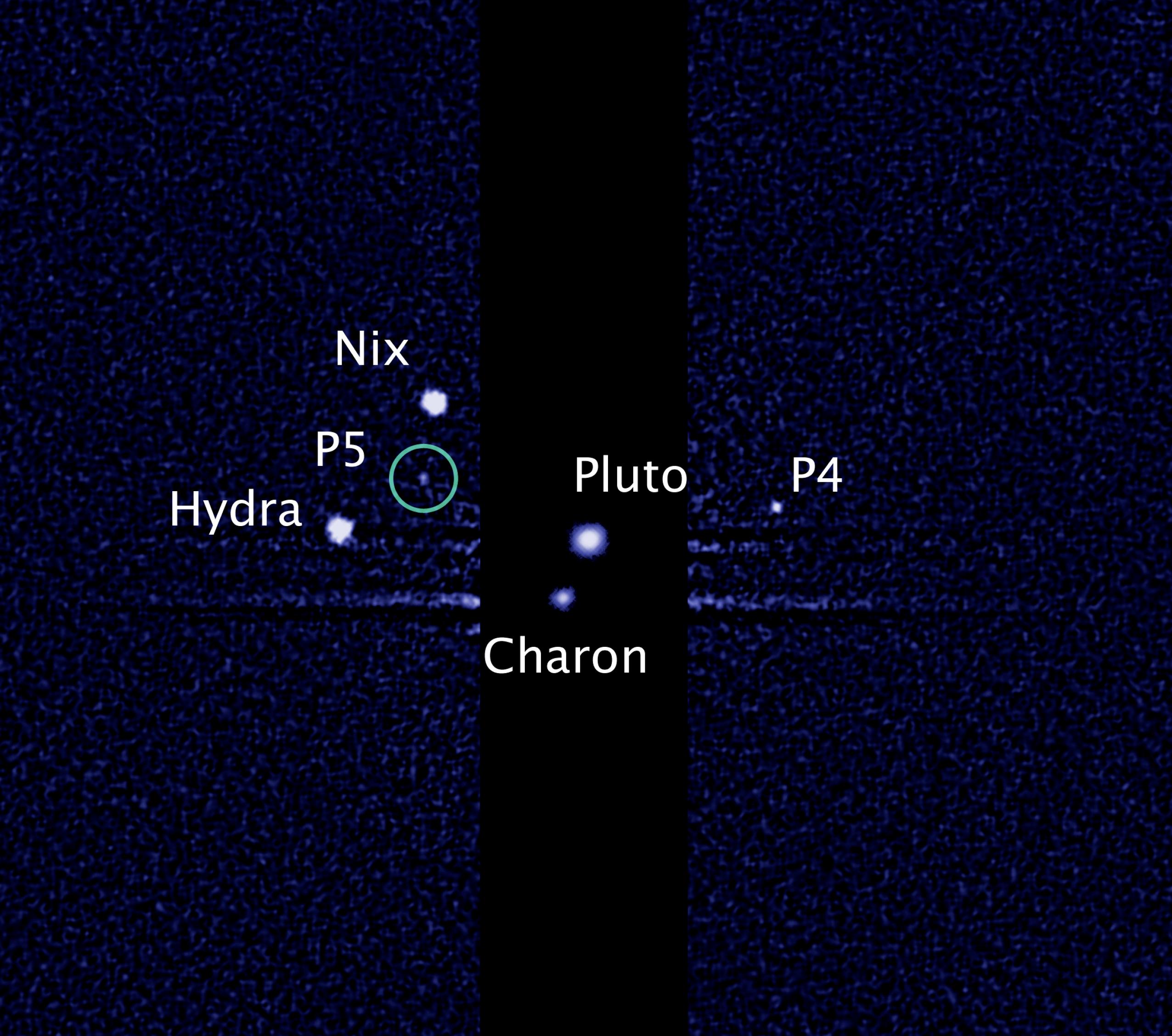 Pluto und seine seit 2012 fünf bekannten Monde sind damals nur als Pünktchen erkennbar