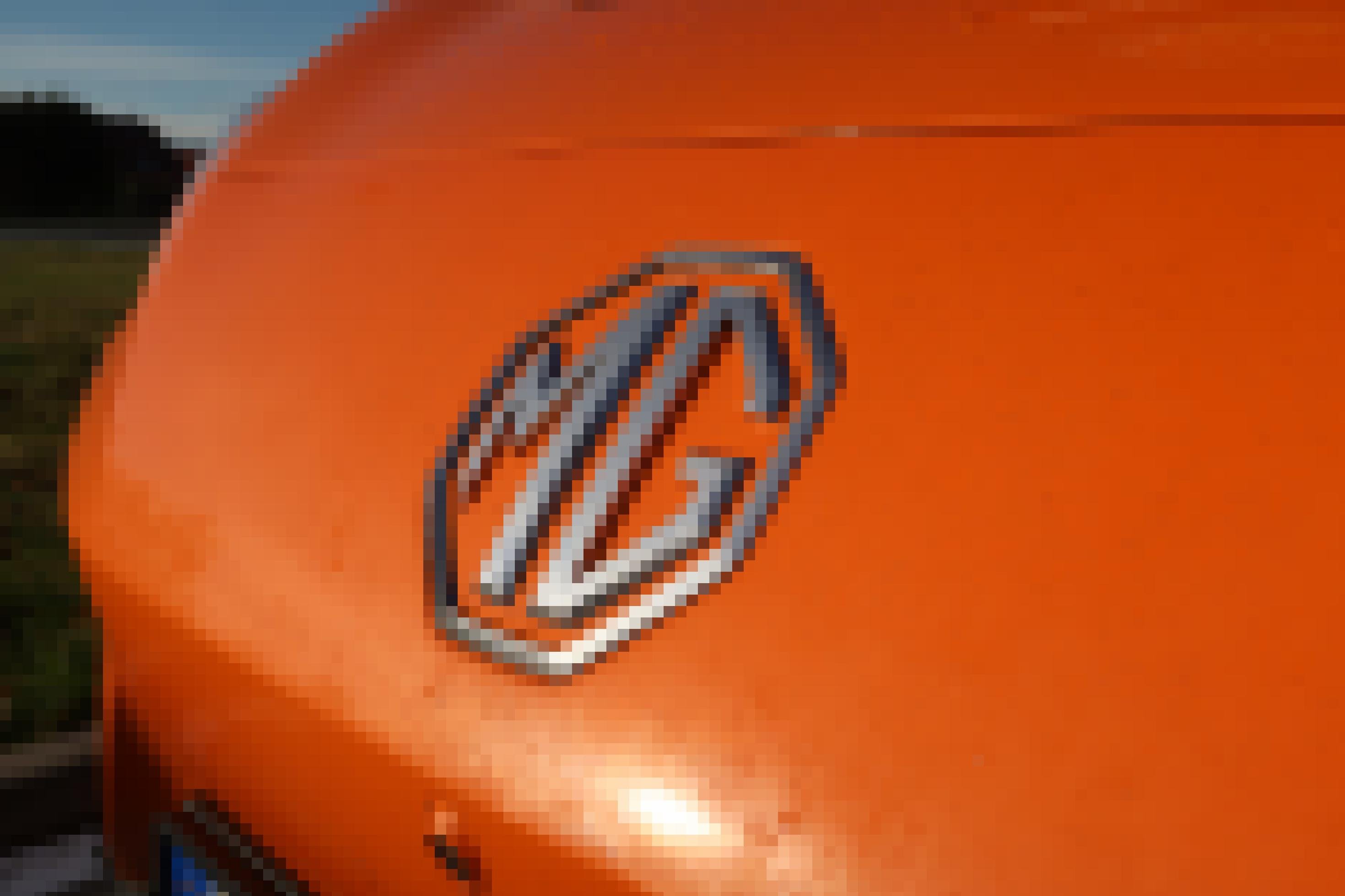 MG-Logo auf der Motorhaube