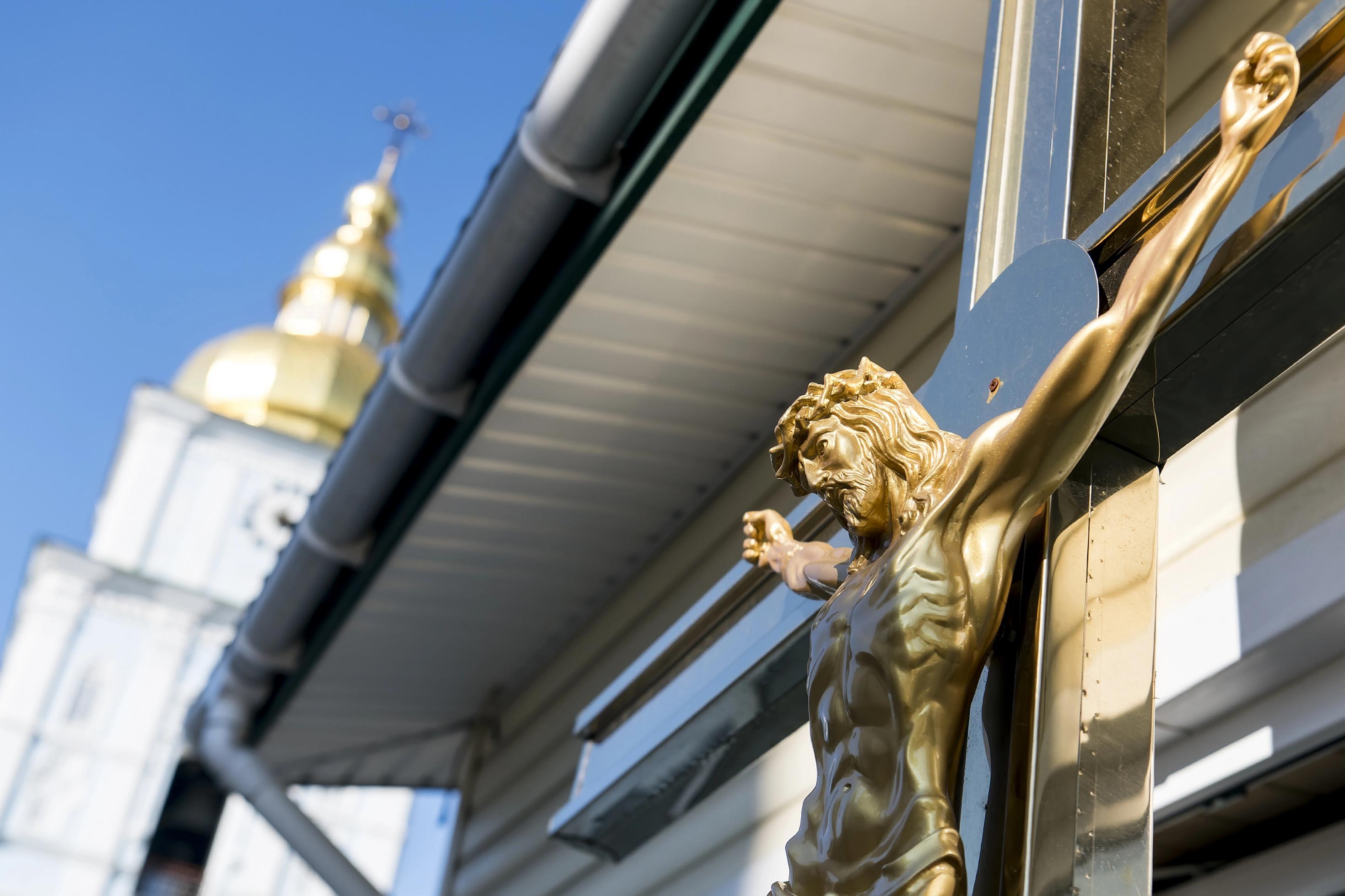 Kruzifix beim St.-Michael-Kloster, dem Hauptsitz der Ukrainisch-Orthodoxen Kirche.
