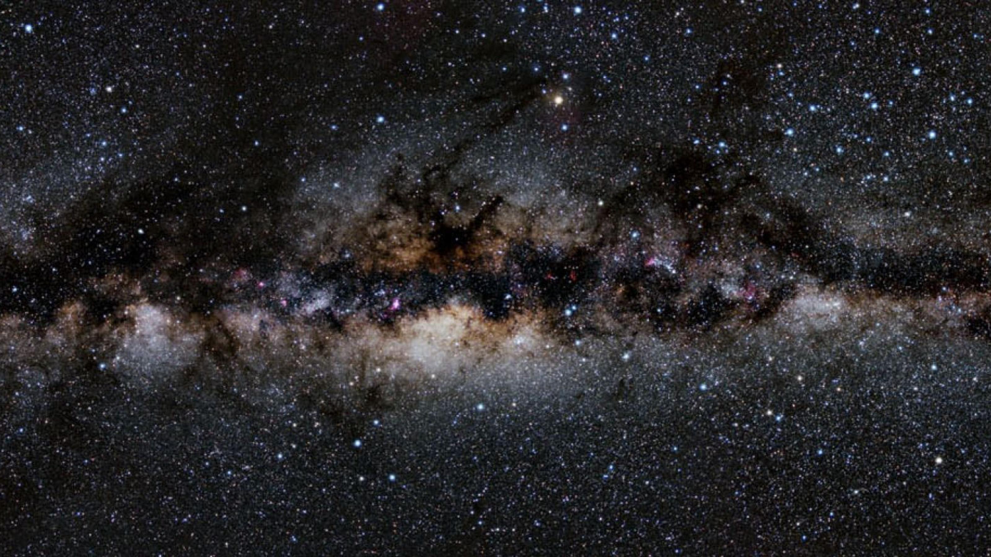 Panorama der Milchstraße in voller Breite