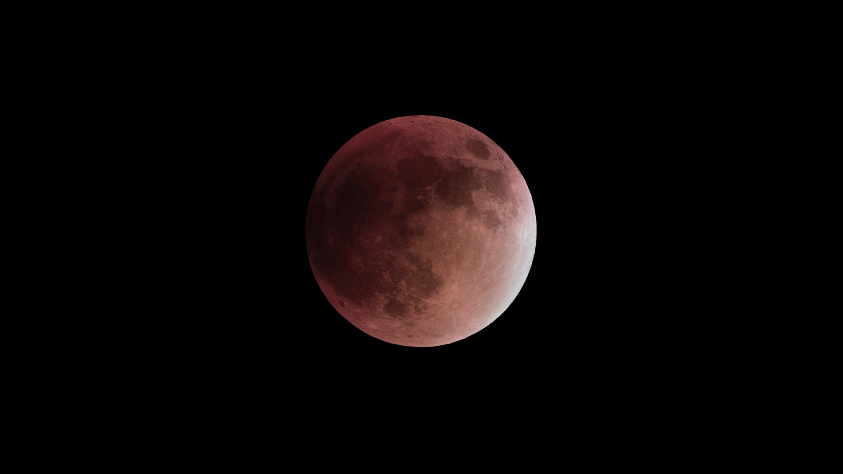 Der blutrote Mond während seines Kernschattendurchlaufs. 28. September 2015.