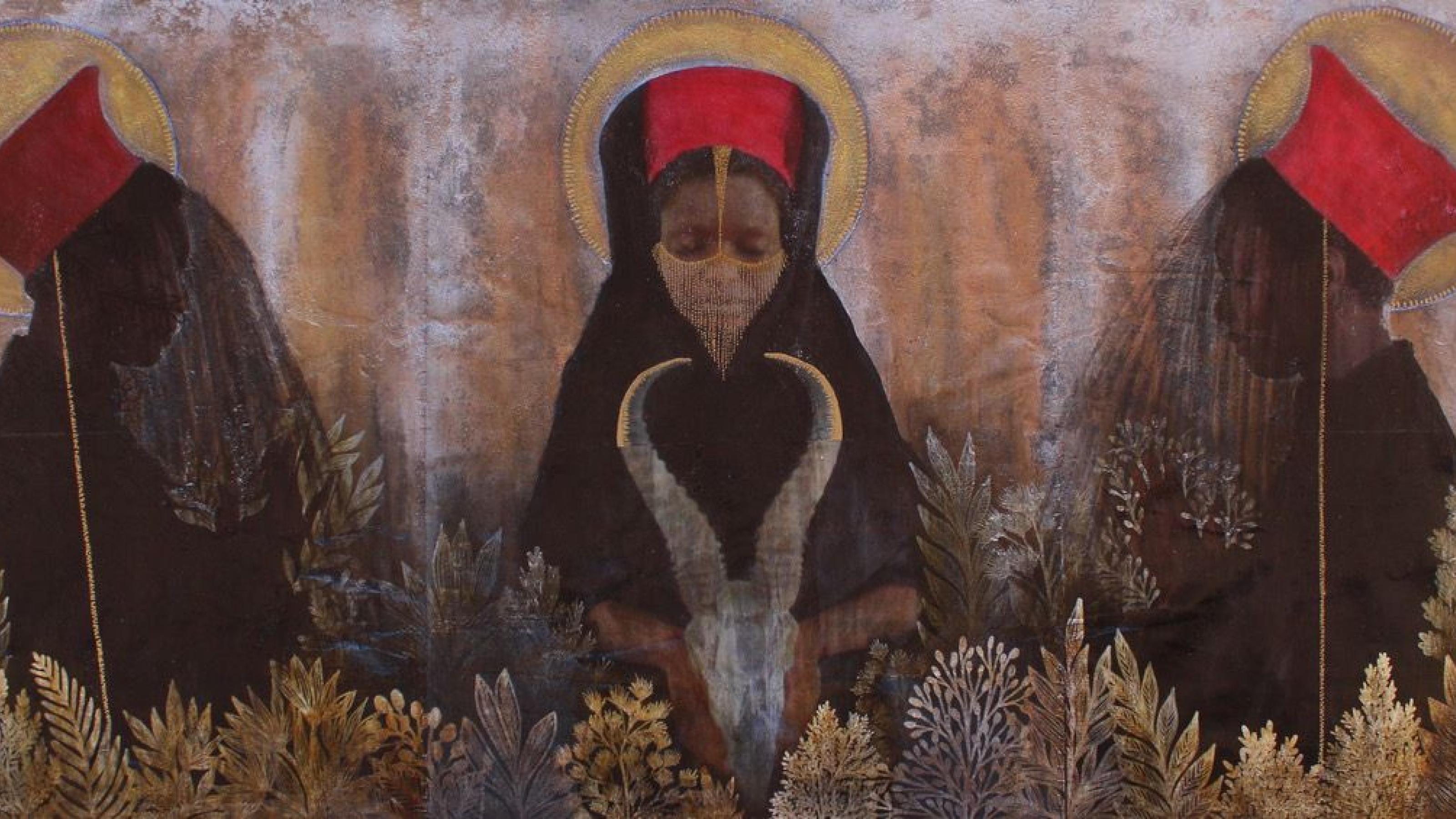 „Limbadungila“ von Tuli Mekondjo zeigt eine Frau mit rotem Hut, die einen Tierschädel hält, neben ihr zwei weitere Frauenfiguren