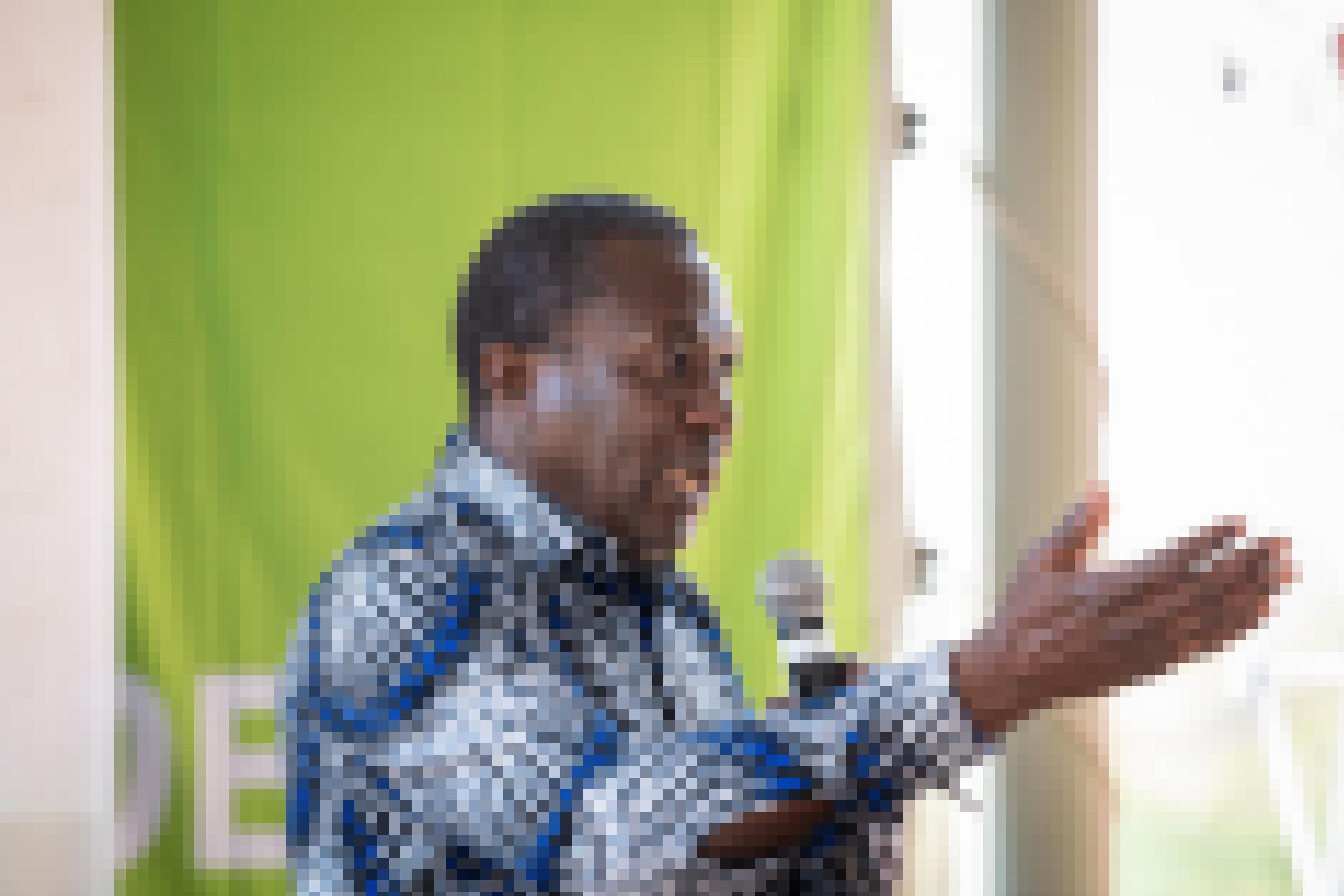George Abungu hält bei den Museumsgesprächen einen Vortrag