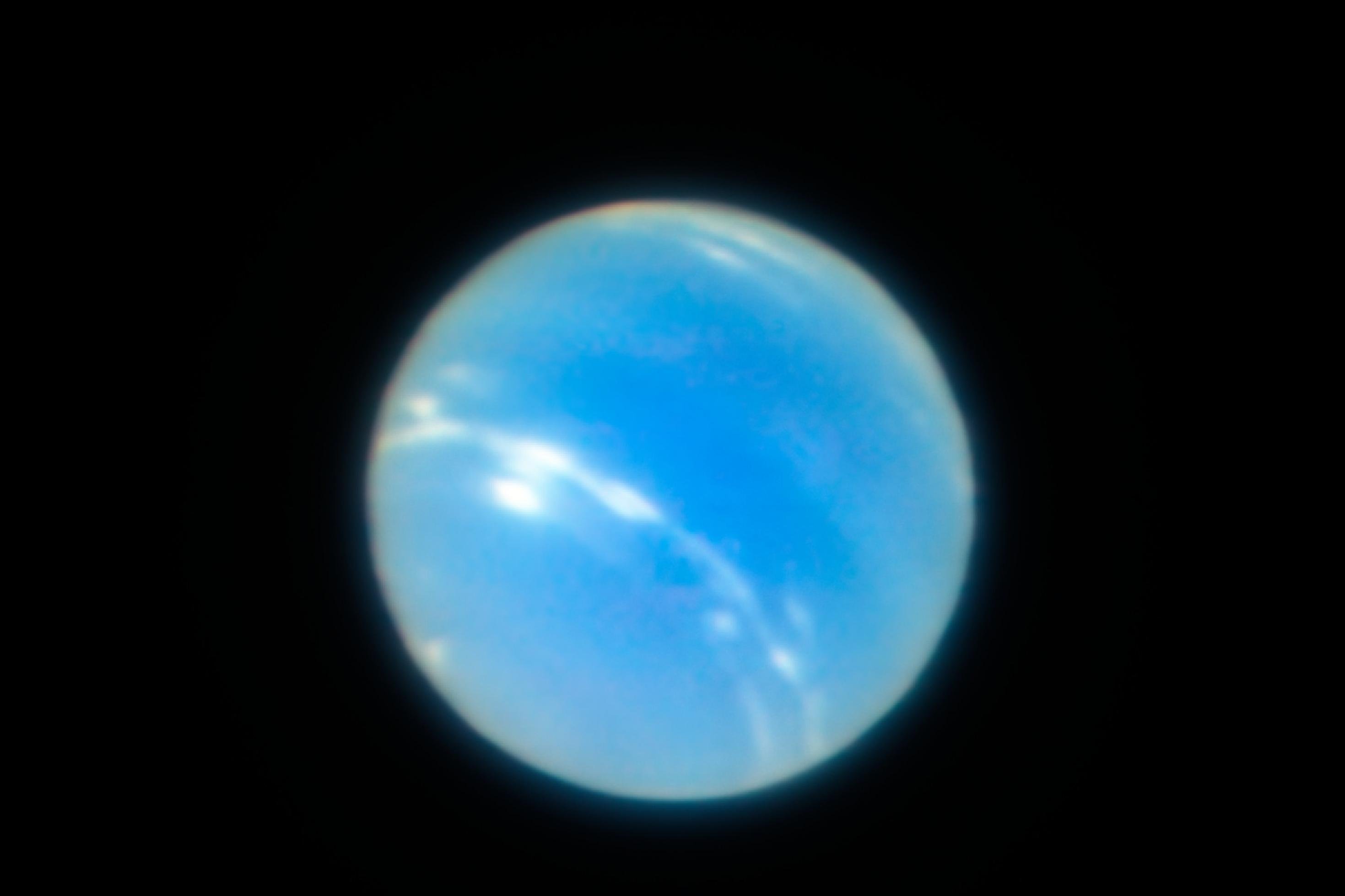 Gestochen scharfe Aufnahme des Neptuns des erdgebundenen Teleskope VLT in der Atacama-Wüste.