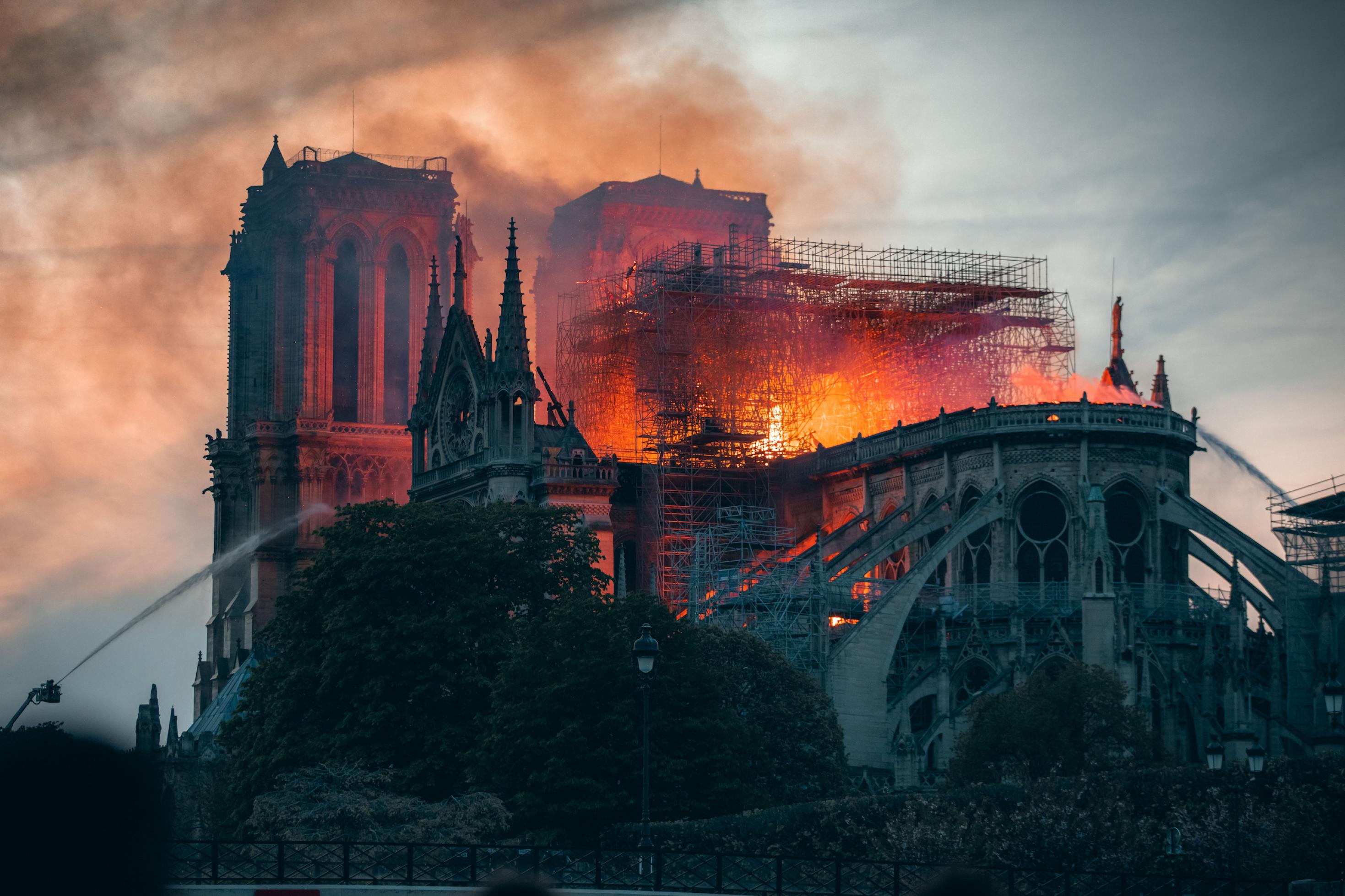 Aufnahme des brennenden Notre Dame.