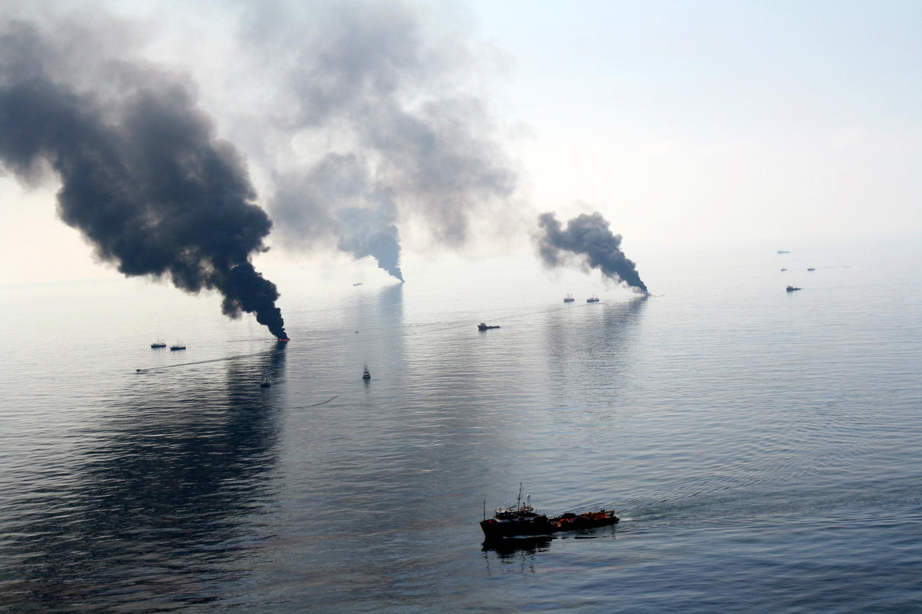 Deepwater Horizon: Ein Teil des ausgelaufenen Öls wird an der Oberfläche des Meeres kontrolliert verbrannt