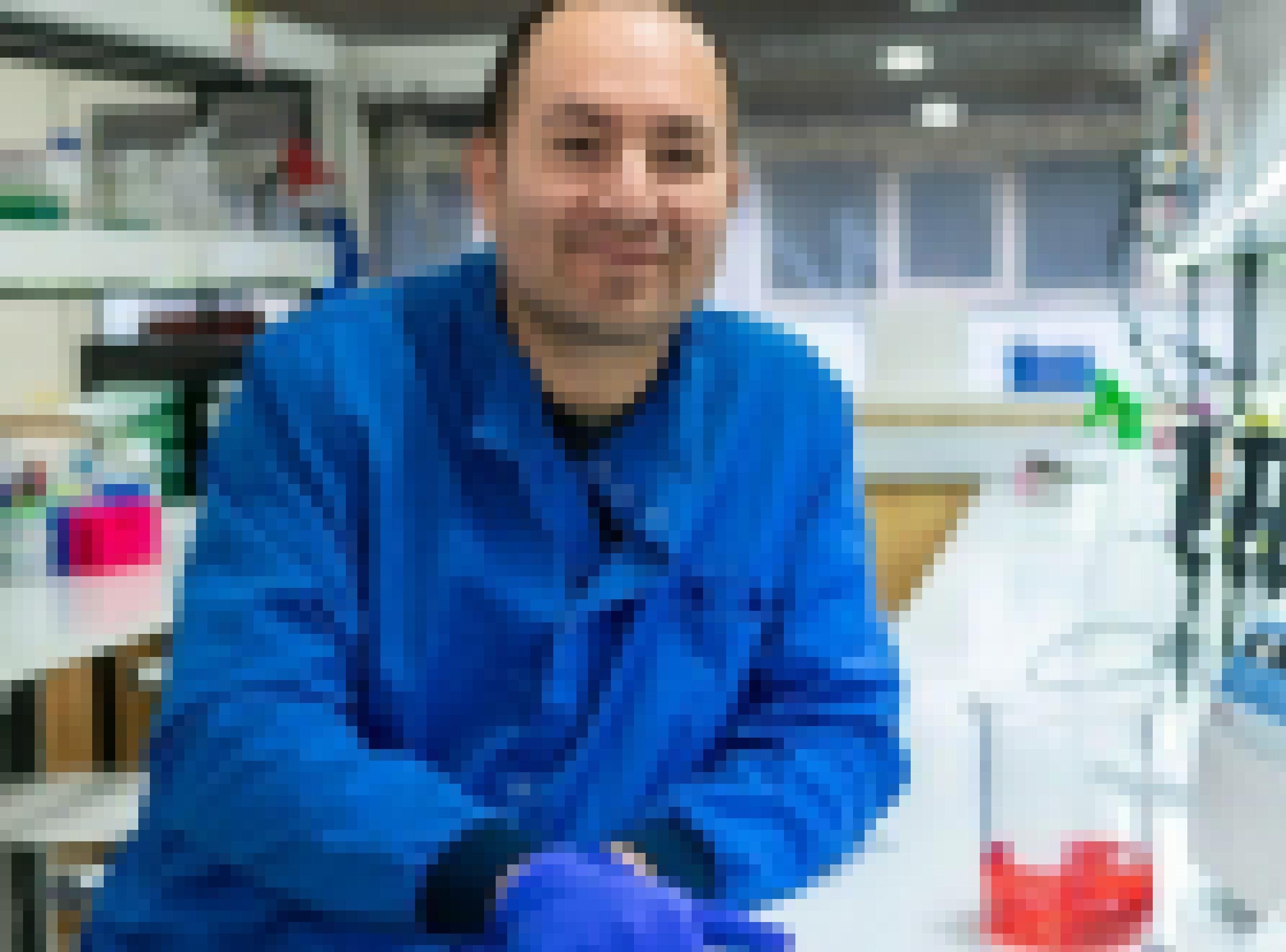 Forscher Alejandro Rojas in seinem Labor