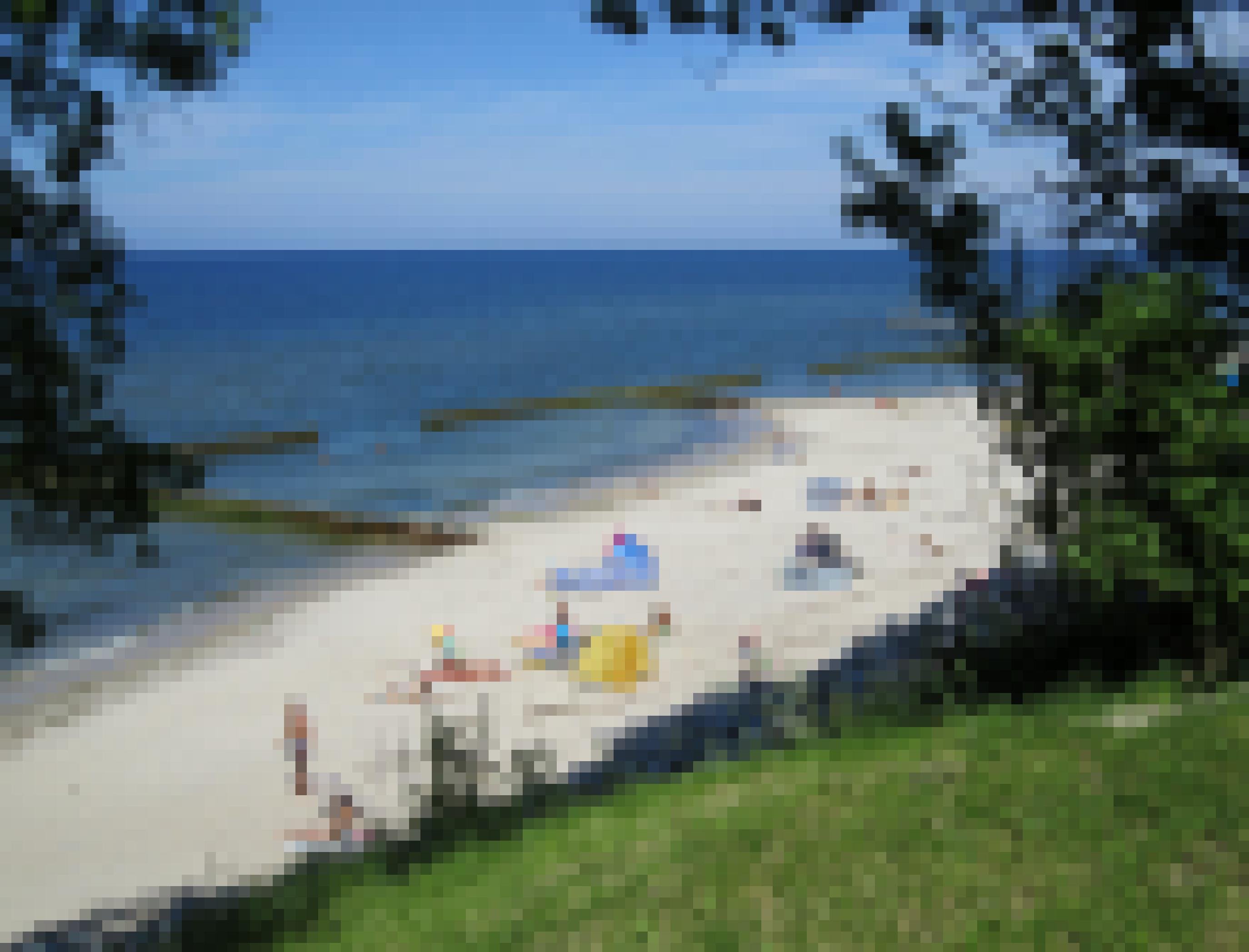 Das Bild zeigt den Ostseestrand an der polnischen Küste an einem Sommertag