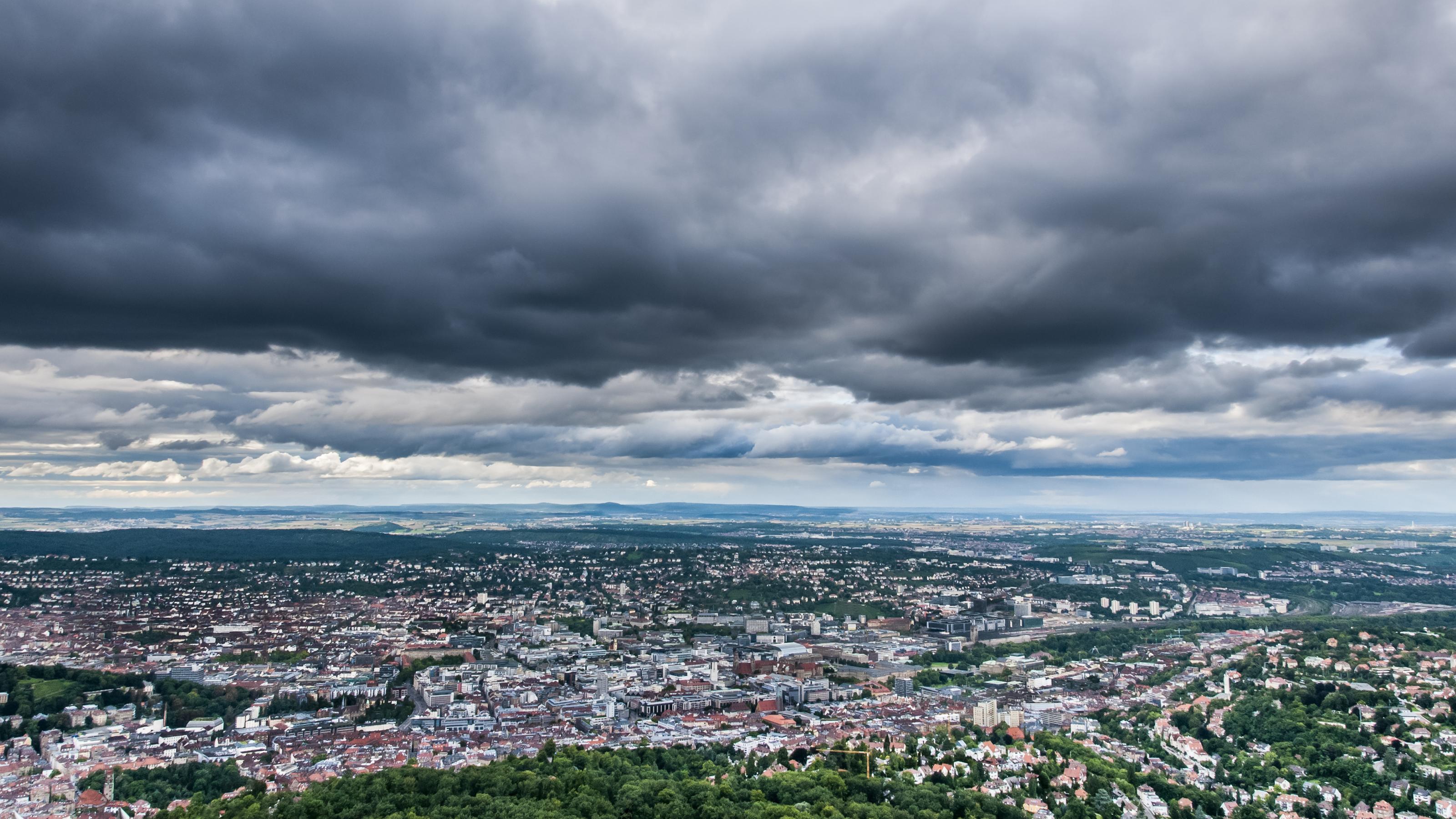 Blick vom Stuttgarter Fernsehturm über die Innenstadt im Talkessel