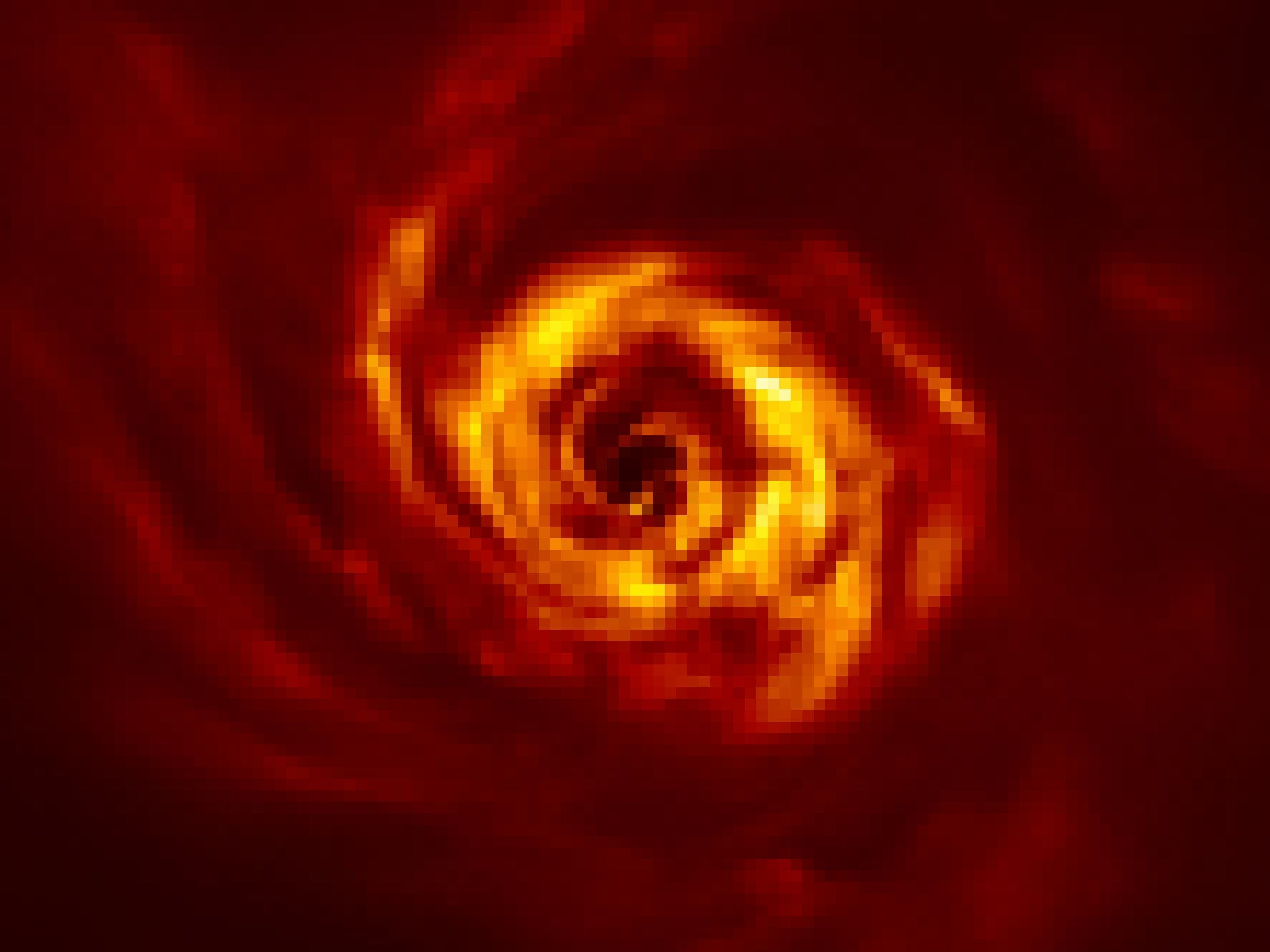 Zu sehen ist ein Wirbel aus orangeroten Wolken, die sich um ein Zentrum drehen. Es sind Gas- und Staubwolken um den jungen Stern AB Aurigae, in denen sich wohl gerade ein Planet bildet. Das lesen die Astronomen aus einem kleinen Knick in der Wolke nahe dem Zentrum des Bildes heraus. Astronomen schätzen, dass es in der Milchstraße vielleicht ebenso viele Planeten wie Sterne gibt – oder sogar mehr. Das Bild wurde mit dem Instrument SPHERE des Very Large Telescope der ESO in Chile in polarisiertem Licht aufgenommen.