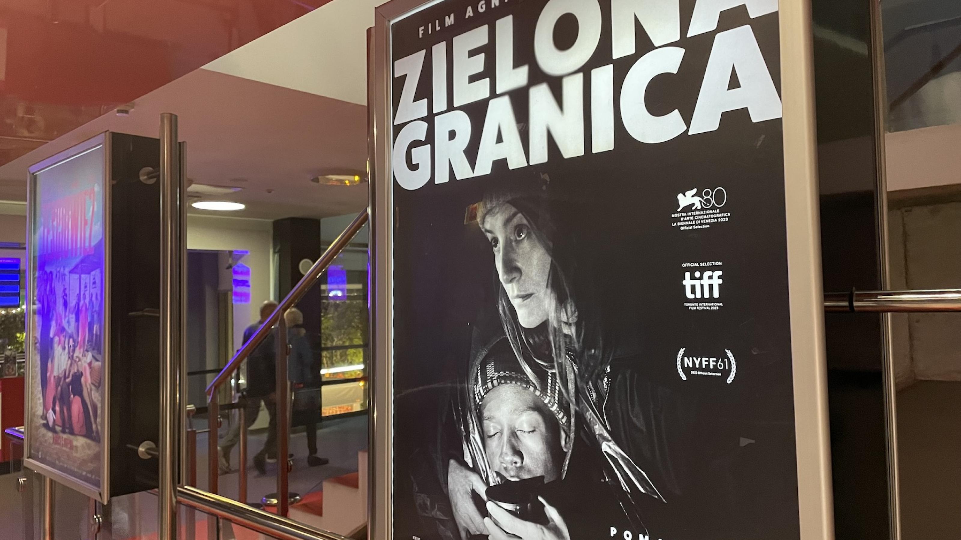 Ein Plakat vor dem Multikino im polnischen Ostseebad Sopot kündigt den Film „Zielona Granica“ (Grüne Grenze) von Agnieszka Holland an.