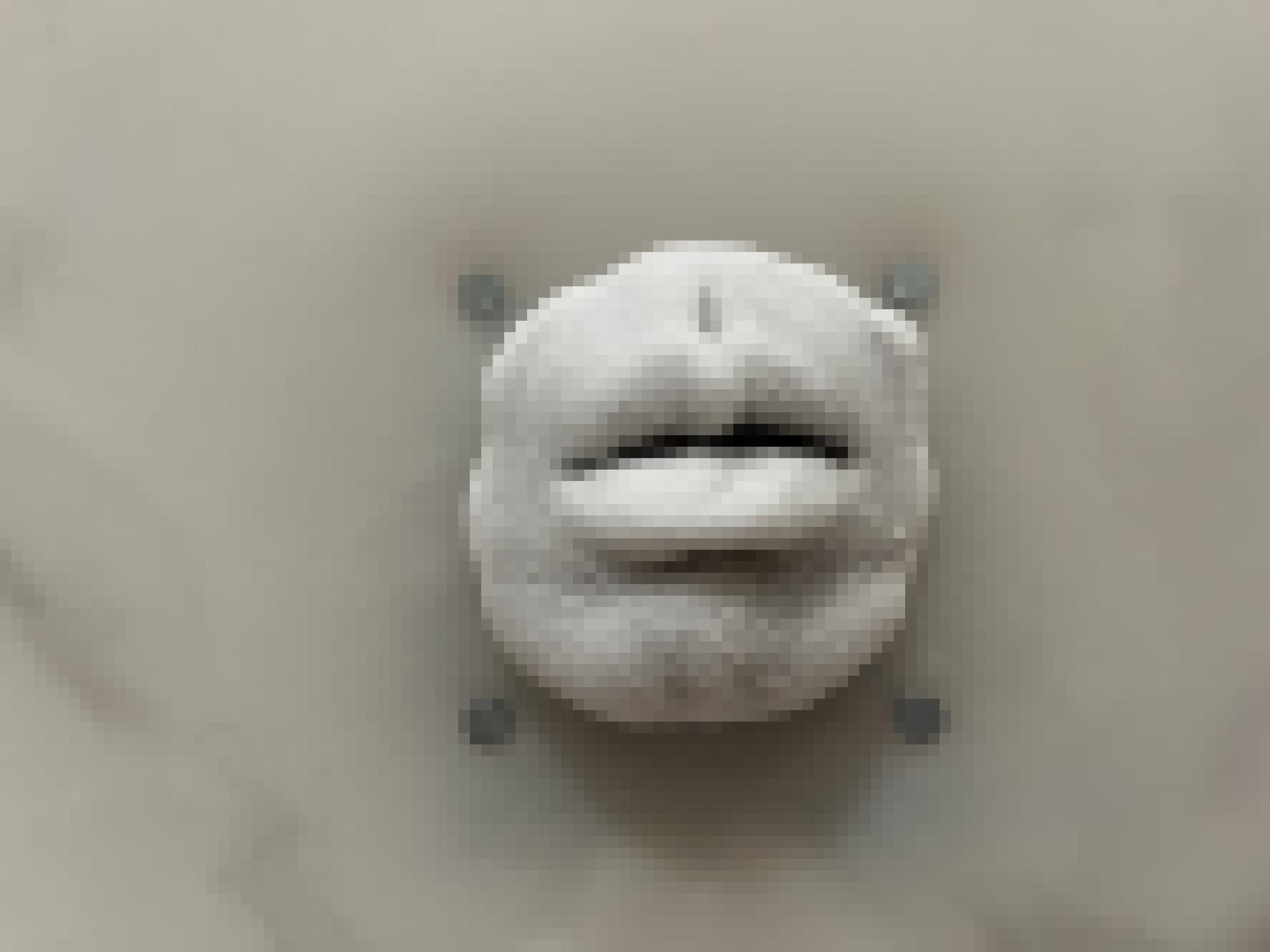 Volle Lippen, bedeckt mit Frostkristallen