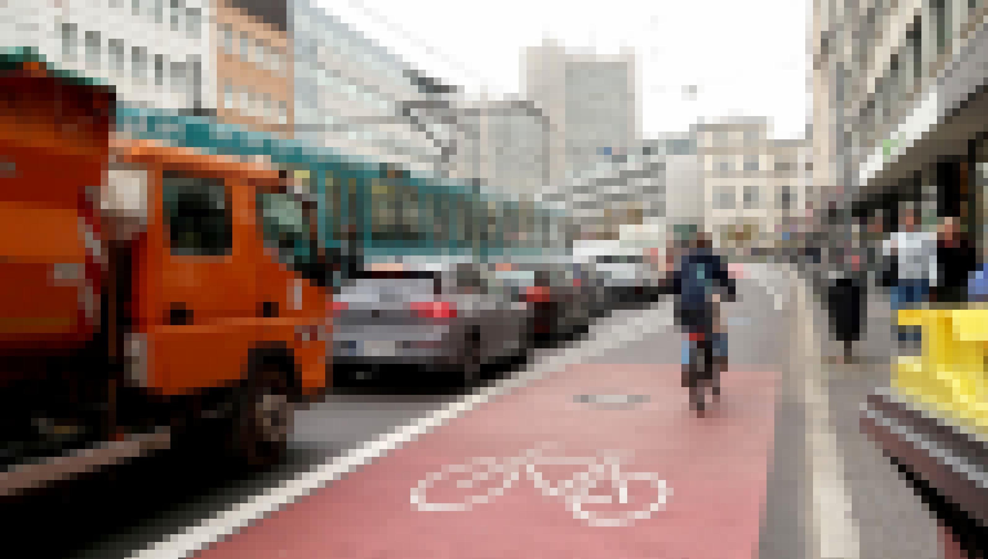 Radweg neben einer Autospur in Bonn.