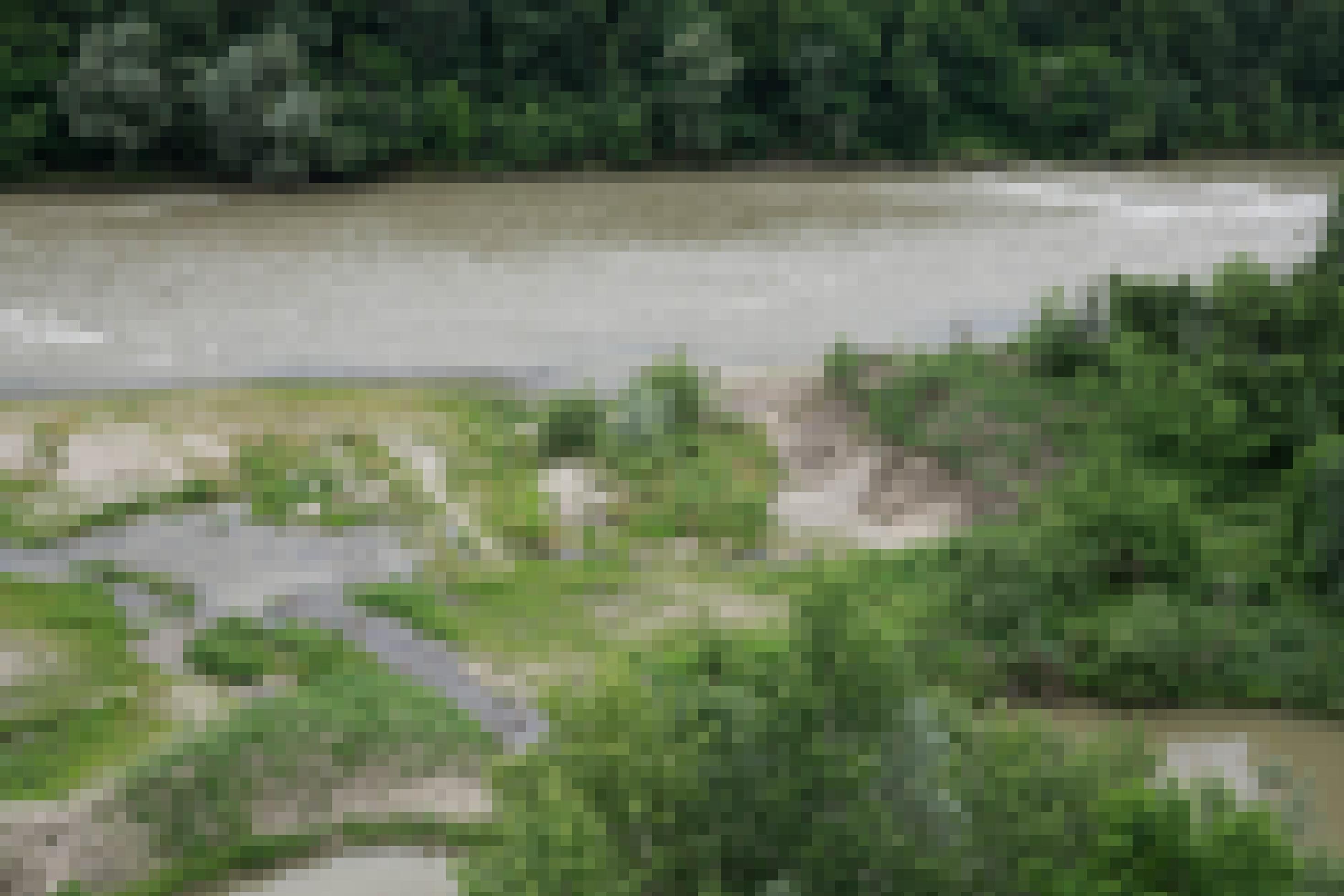 Fluss mit unregelmäßigem Ufer